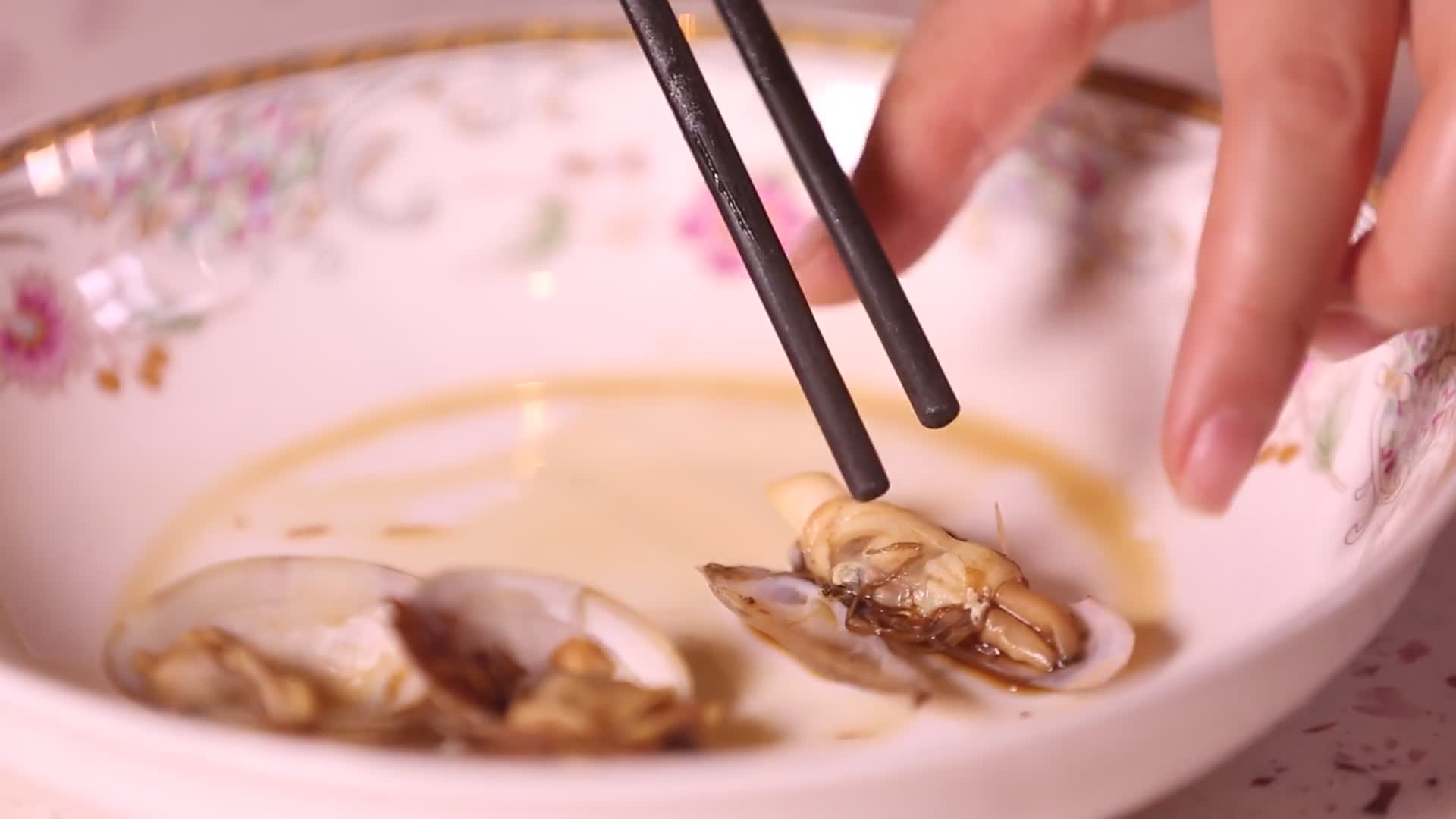 小海鲜花蛤蛏子肉视频的预览图