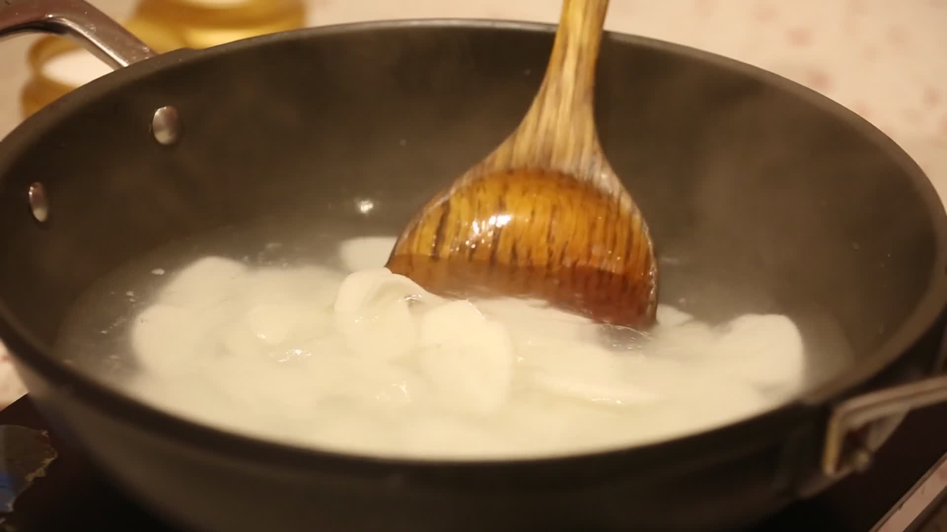 煮韩式年糕视频的预览图
