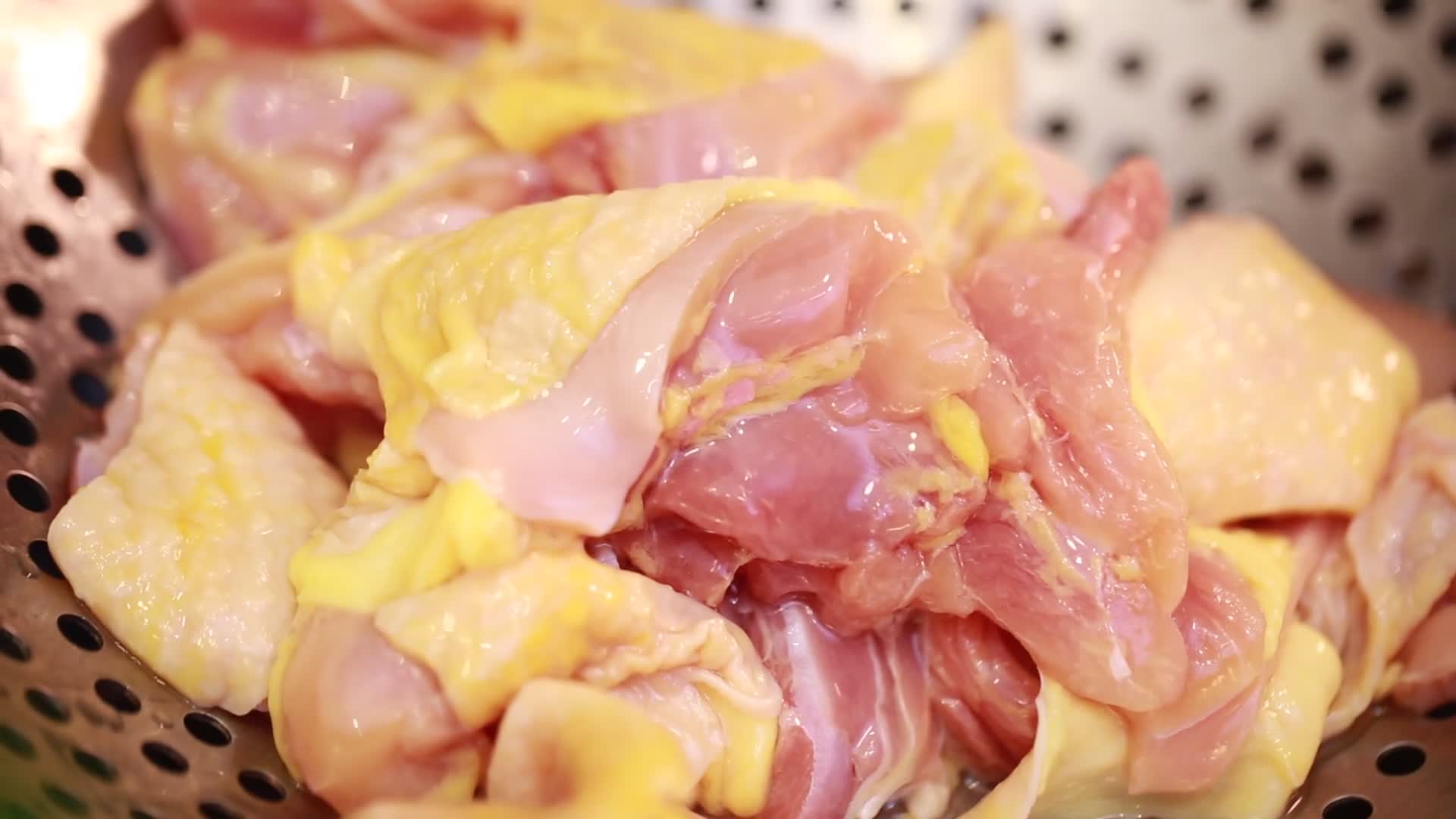 葱姜米酒腌制鸡肉去腥视频的预览图