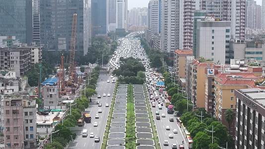 广州黄埔大道城市交通车流航拍视频的预览图
