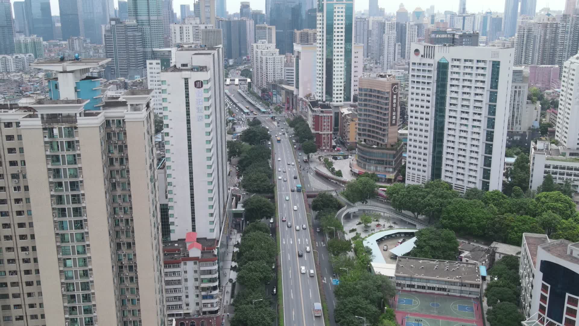 广州岗顶段城市交通视频的预览图