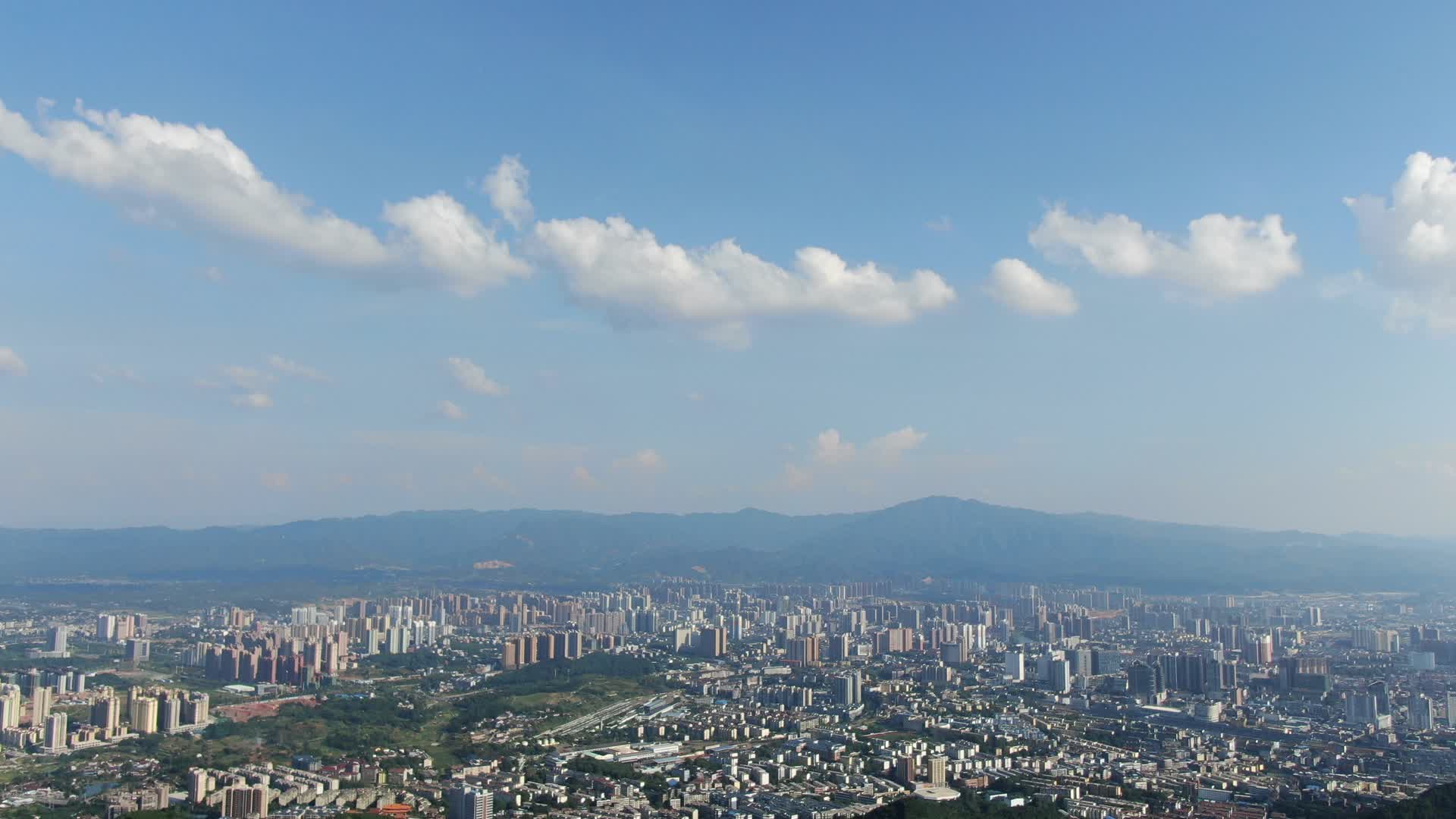 湖南怀化城市蓝天白云全景航拍视频视频的预览图