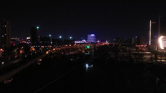 航拍昆明城市夜景交通视频的预览图