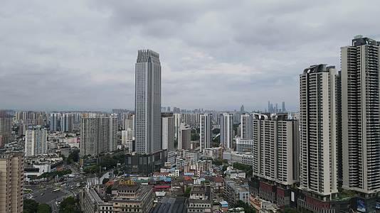 广西南宁丽原天际商务大厦航拍视频视频的预览图