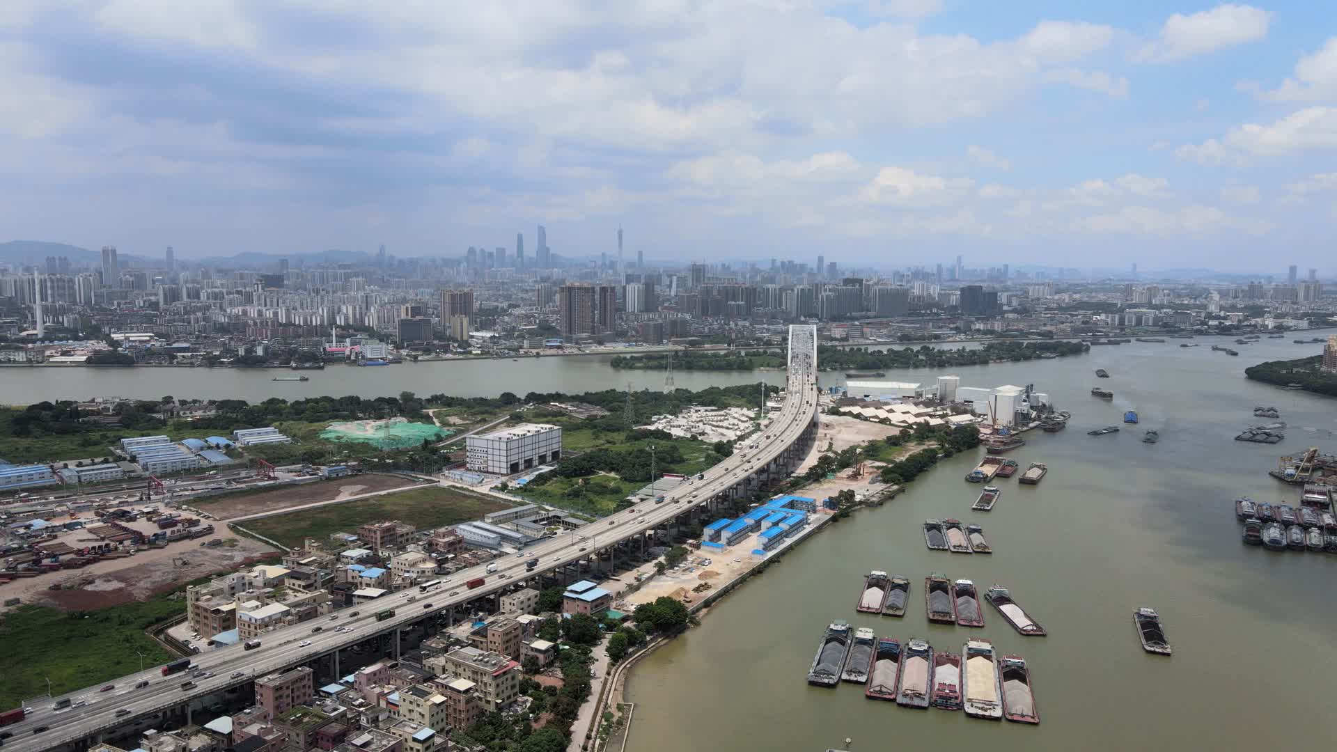 广州丫髻沙大桥车流交通航拍视频的预览图