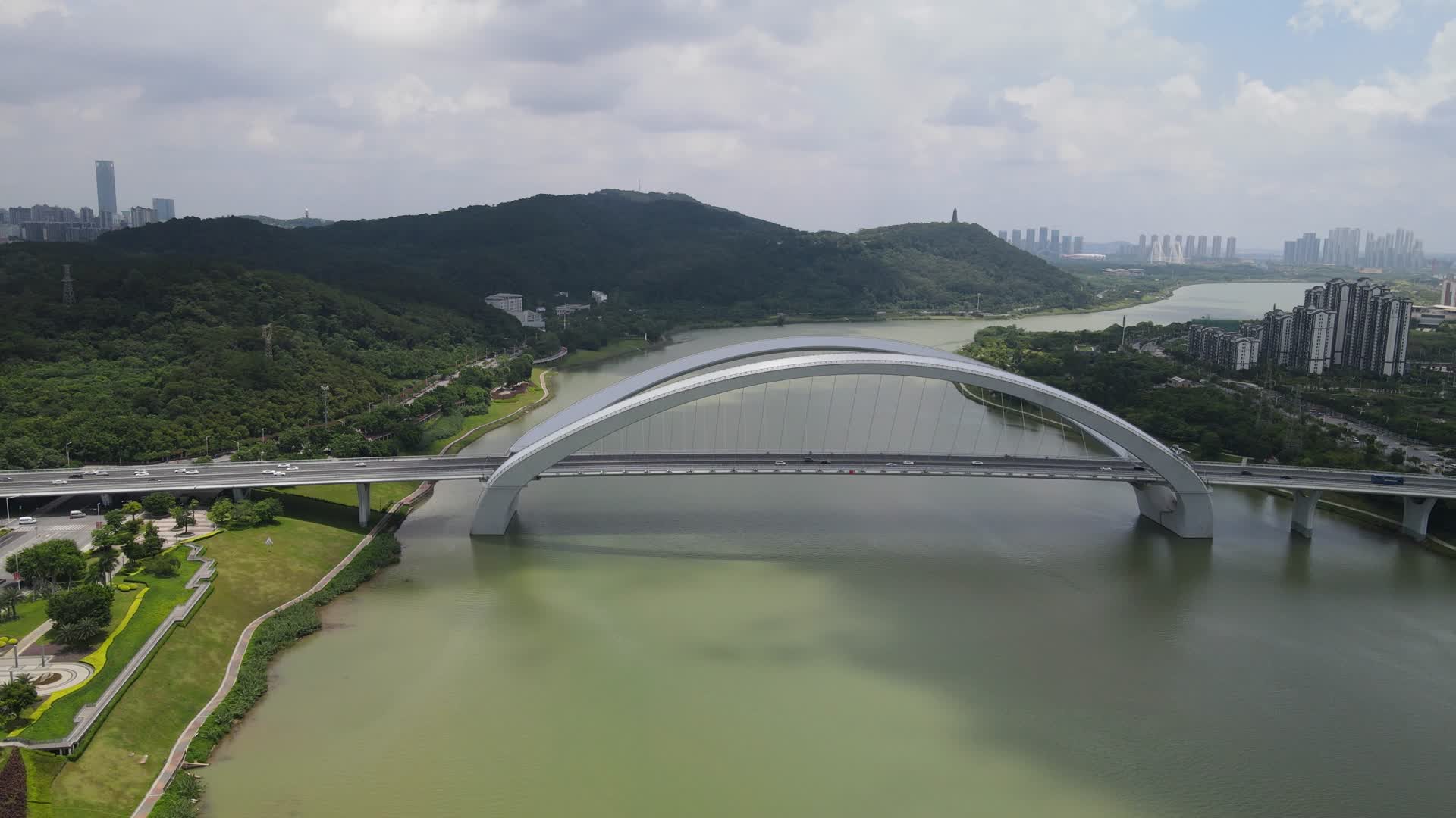 广西南宁大桥城市地标航拍视频的预览图