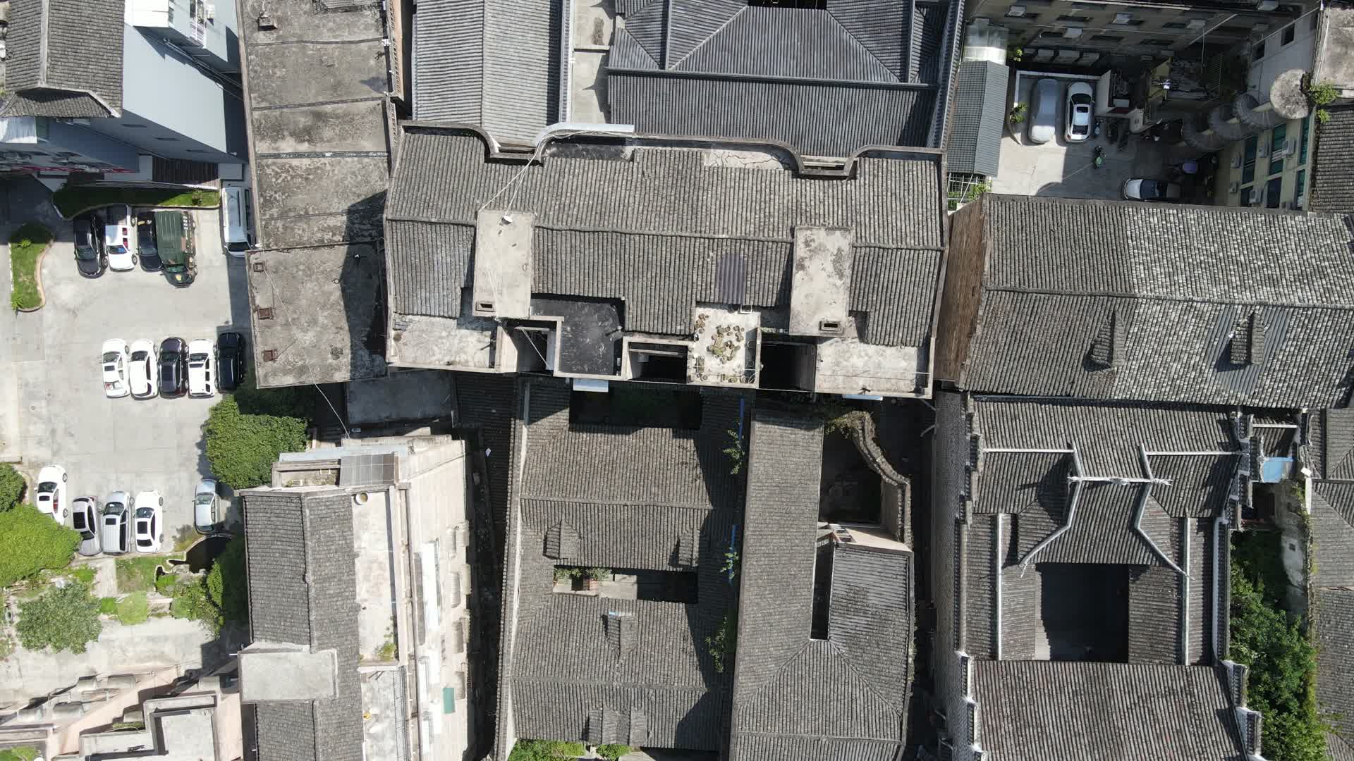 俯拍贵州镇远古镇历史文化古建筑视频的预览图