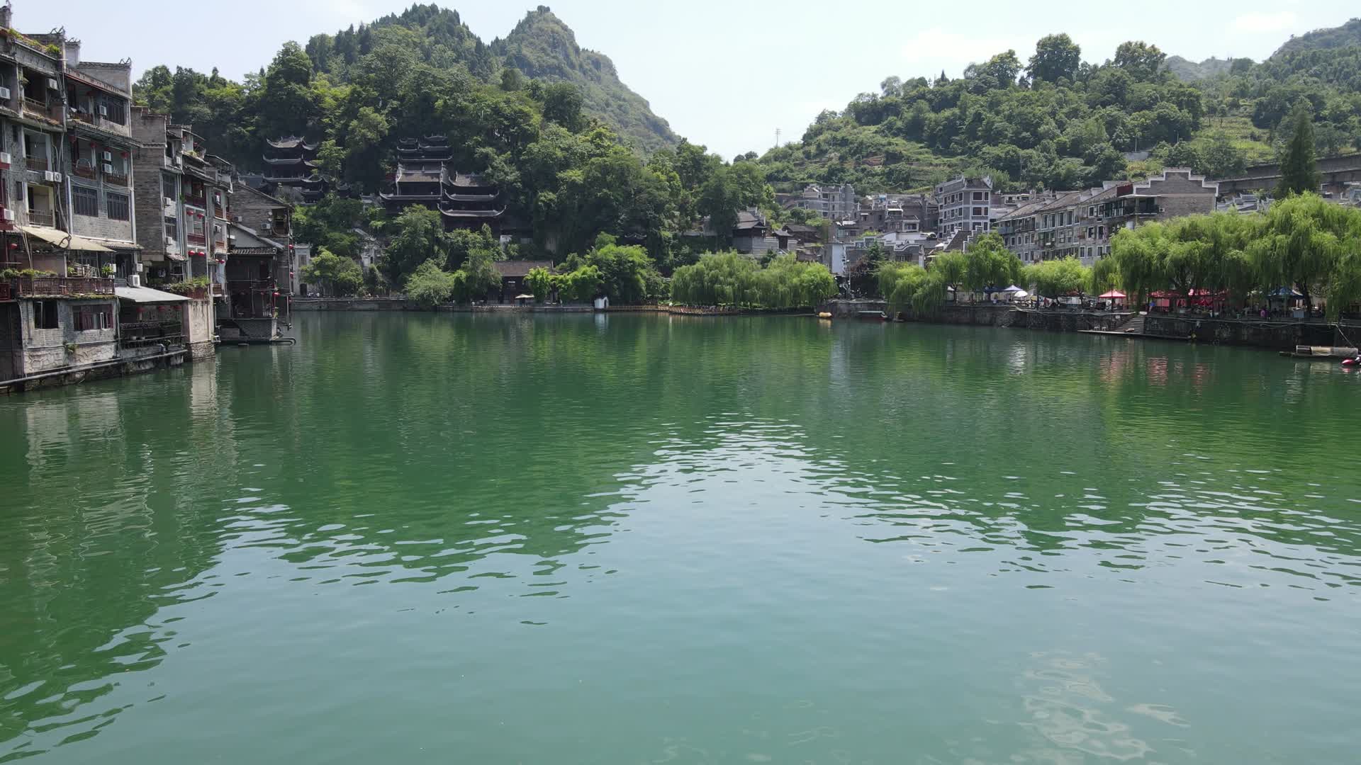 贵州镇远古镇5A景区舞阳河两岸航拍视频的预览图