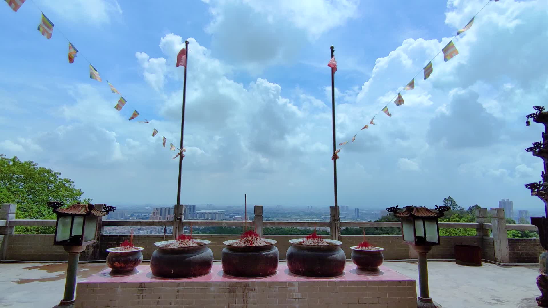 4K山顶寺庙延时摄影实拍视频空镜视频的预览图