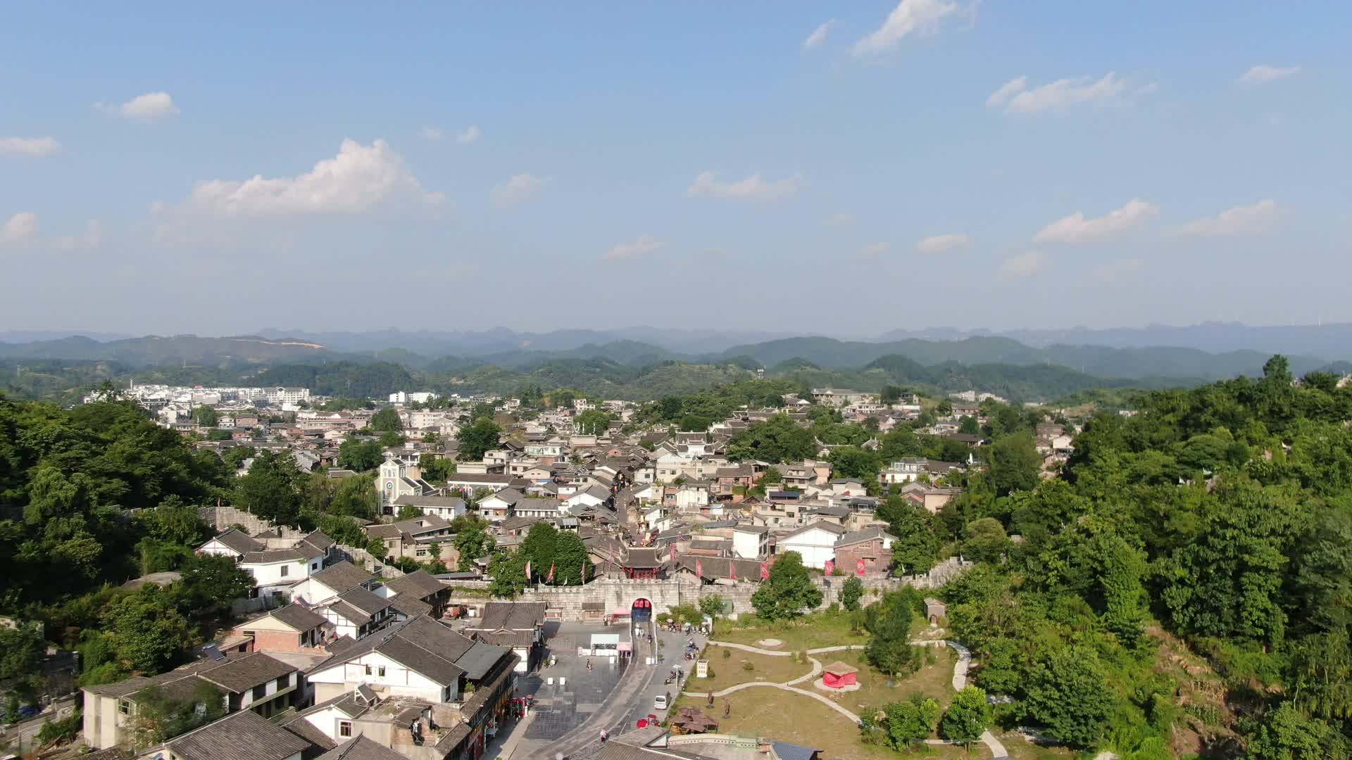 航拍贵州青岩古镇5A景区视频的预览图