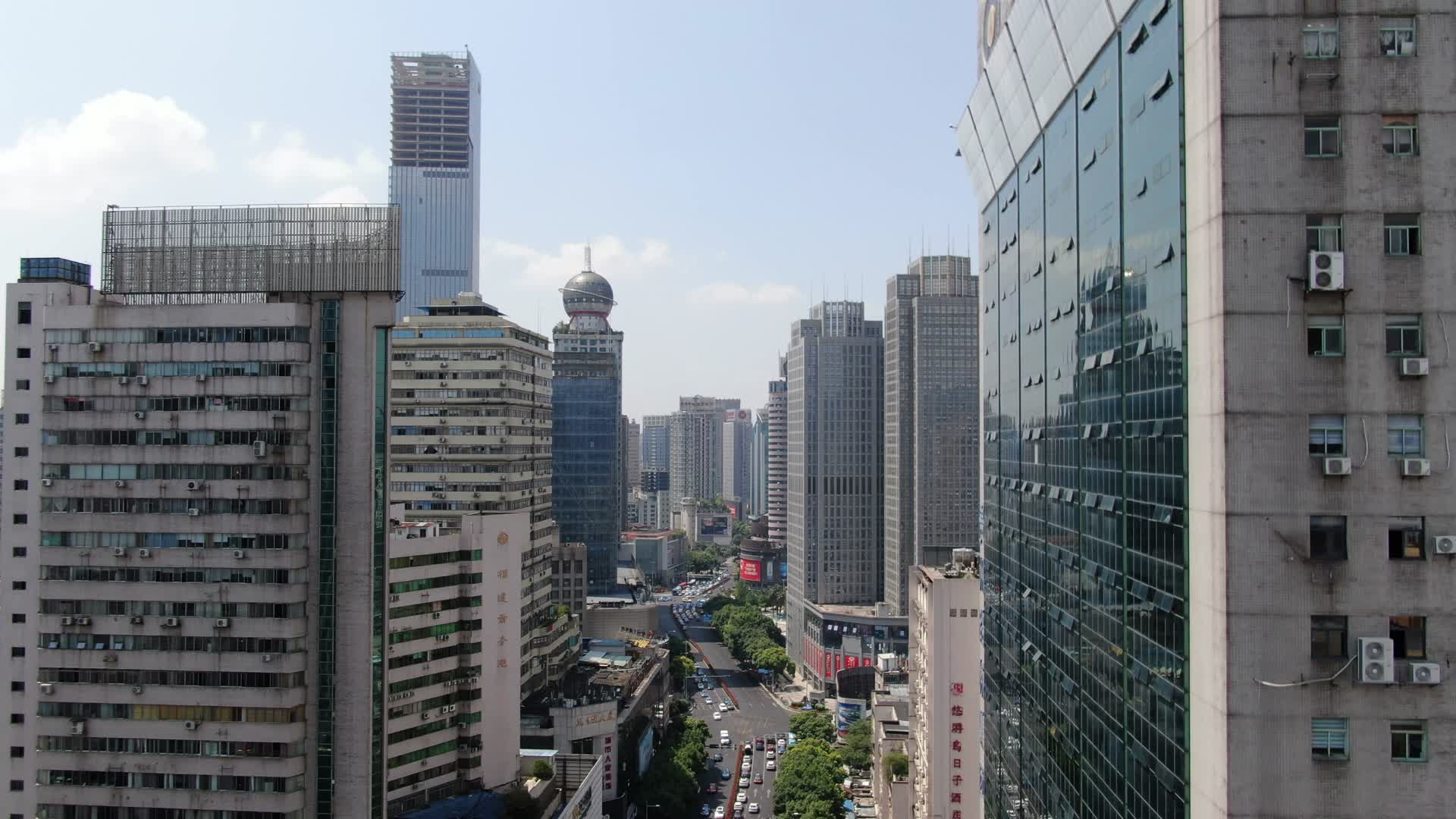 航拍贵阳中华路两边高楼建筑视频的预览图