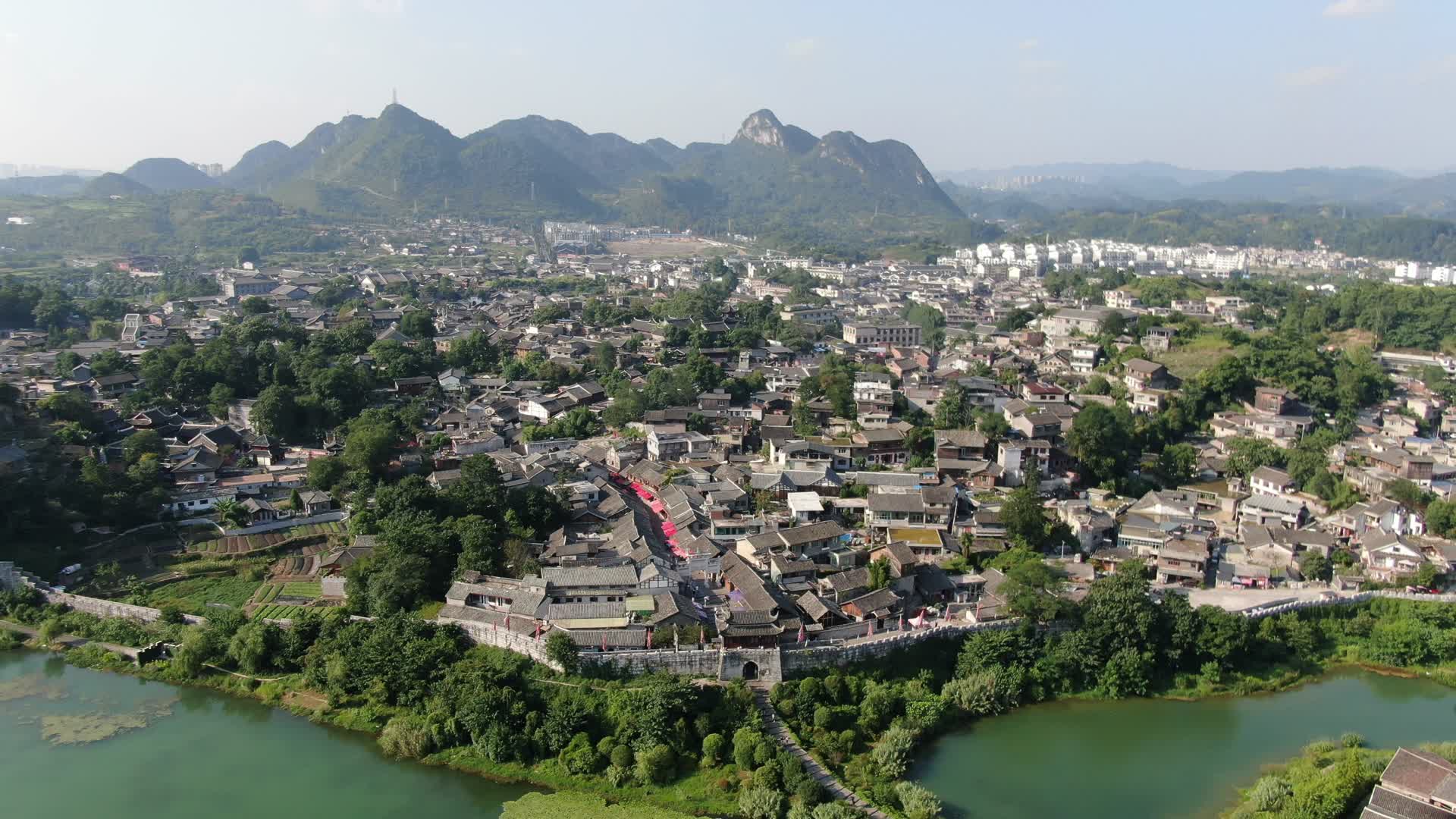 贵州贵阳青岩古镇5A景区全景航拍视频的预览图