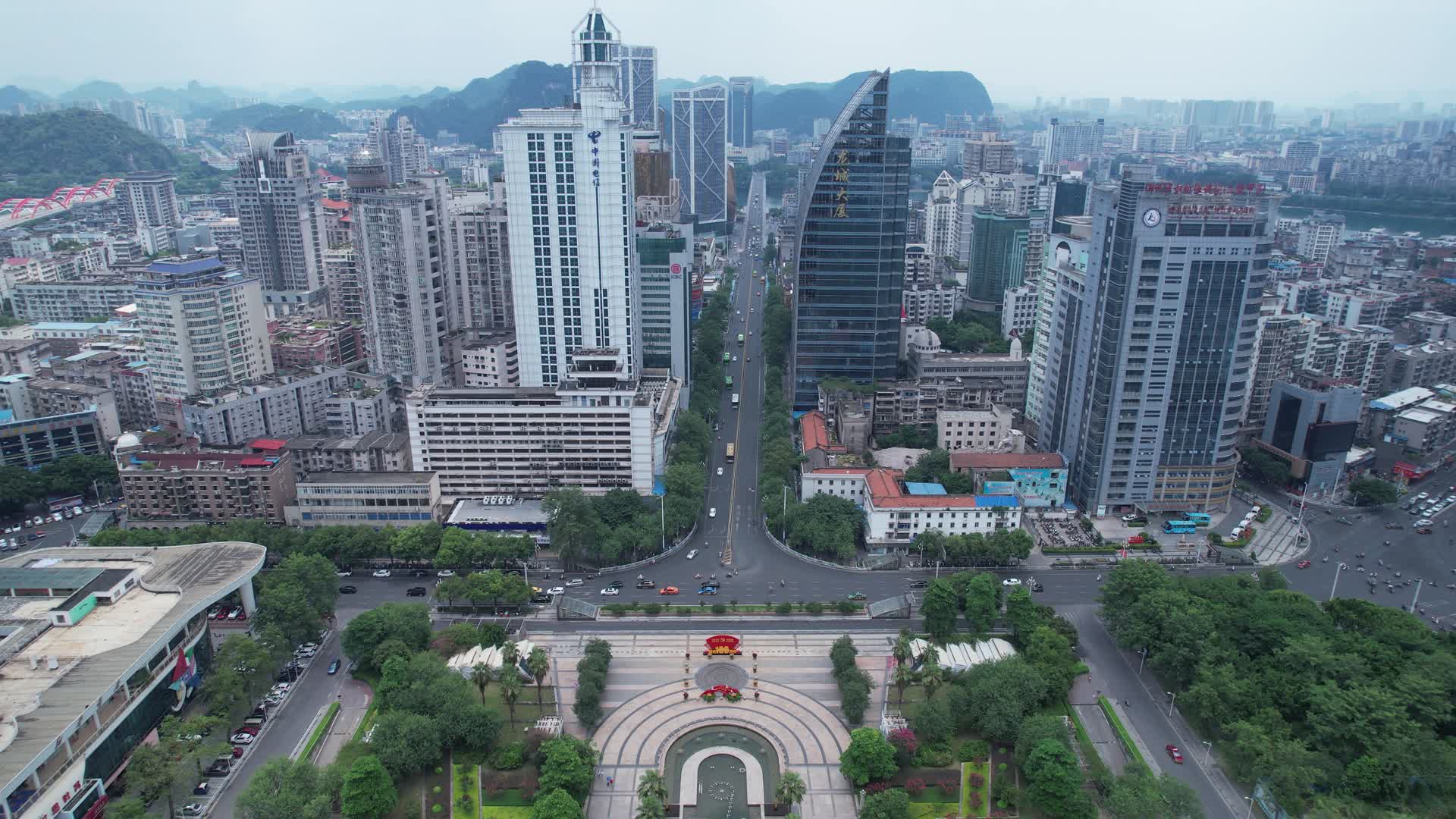 柳州龙城路城市建筑交通航拍视频的预览图