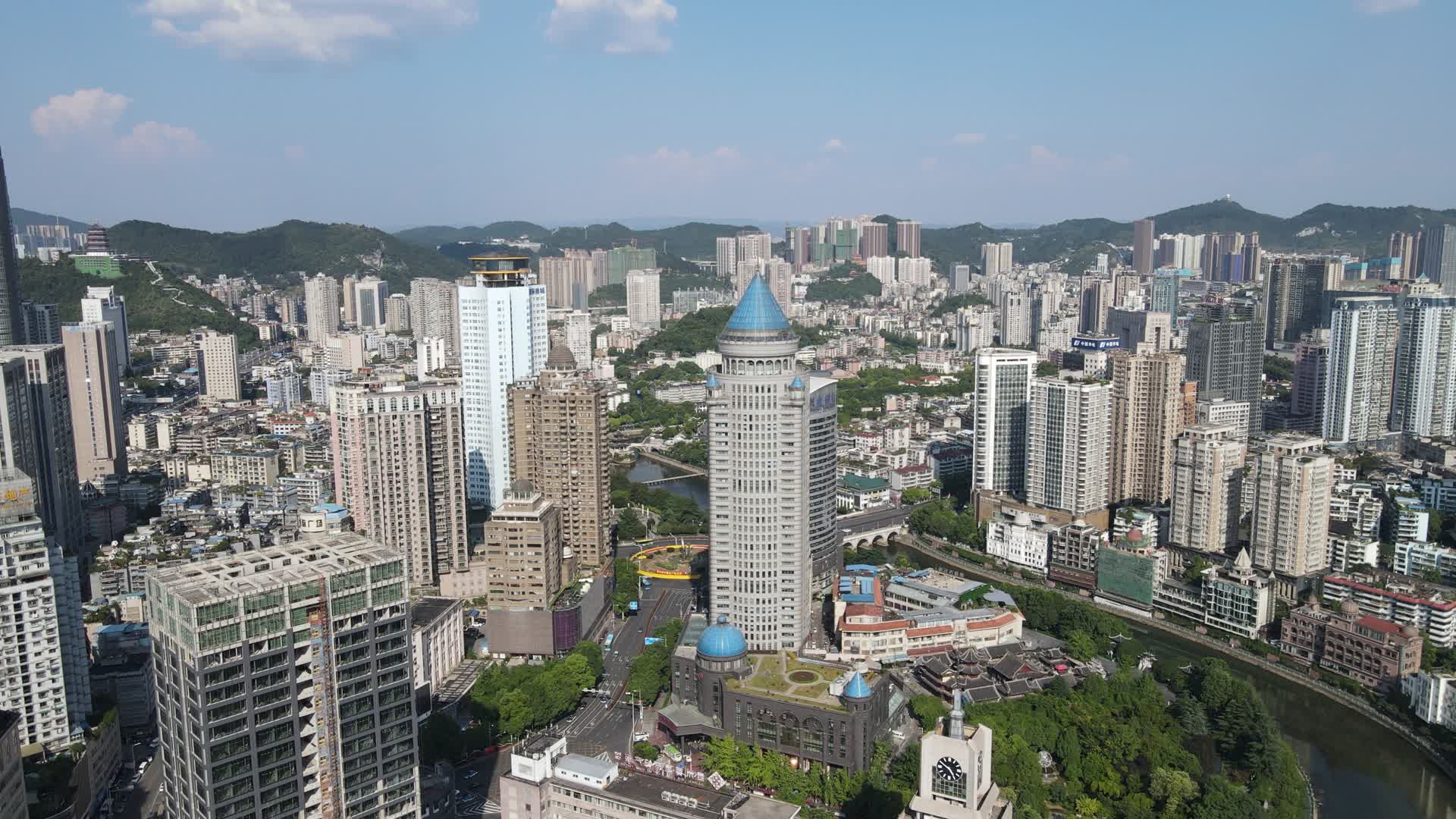 航拍贵州贵阳南明区钻石广场高楼视频的预览图
