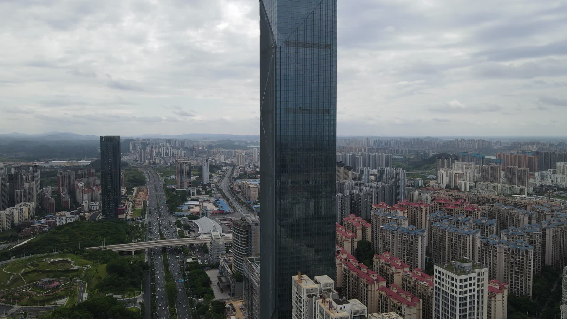 广西南宁金投中心商务建筑航拍视频的预览图