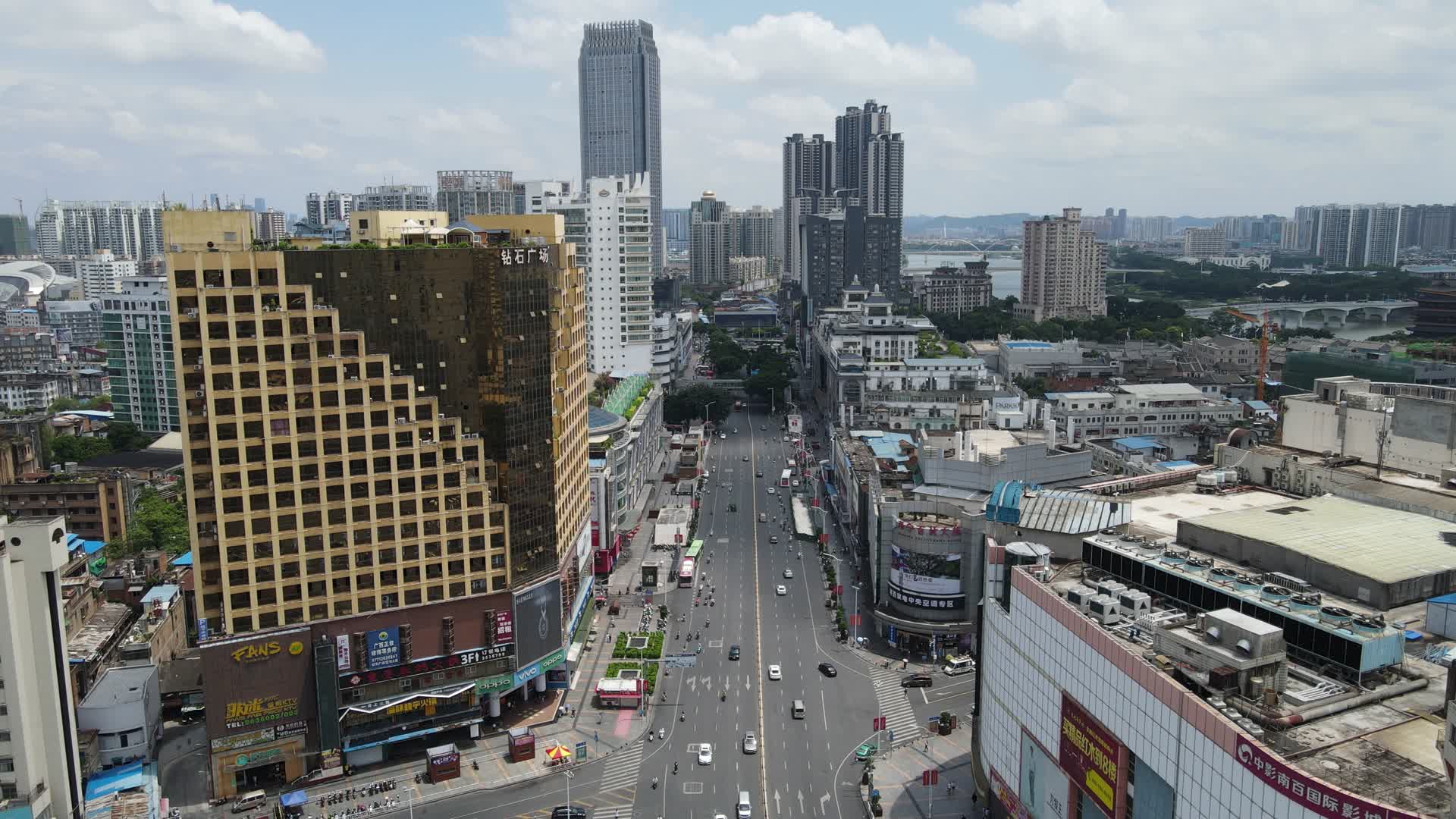 广西南宁朝阳路商业圈航拍视频的预览图