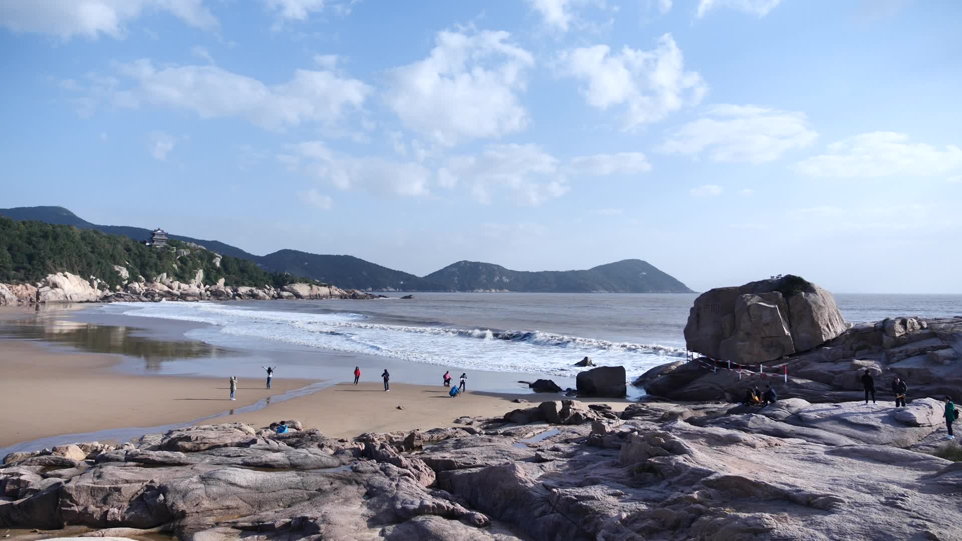 浙江普陀山百步沙沙滩风景视频的预览图