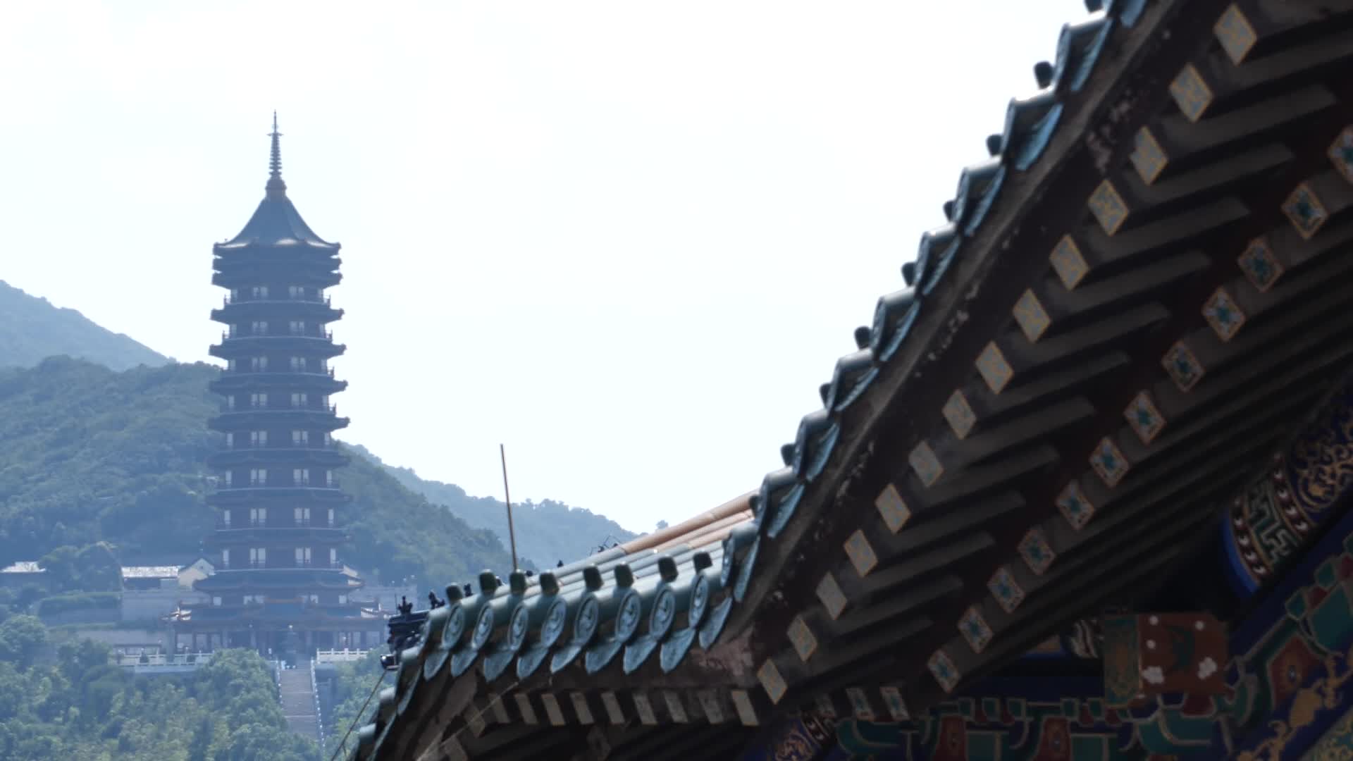 浙江普陀山宝陀讲寺古塔建筑风景视频的预览图