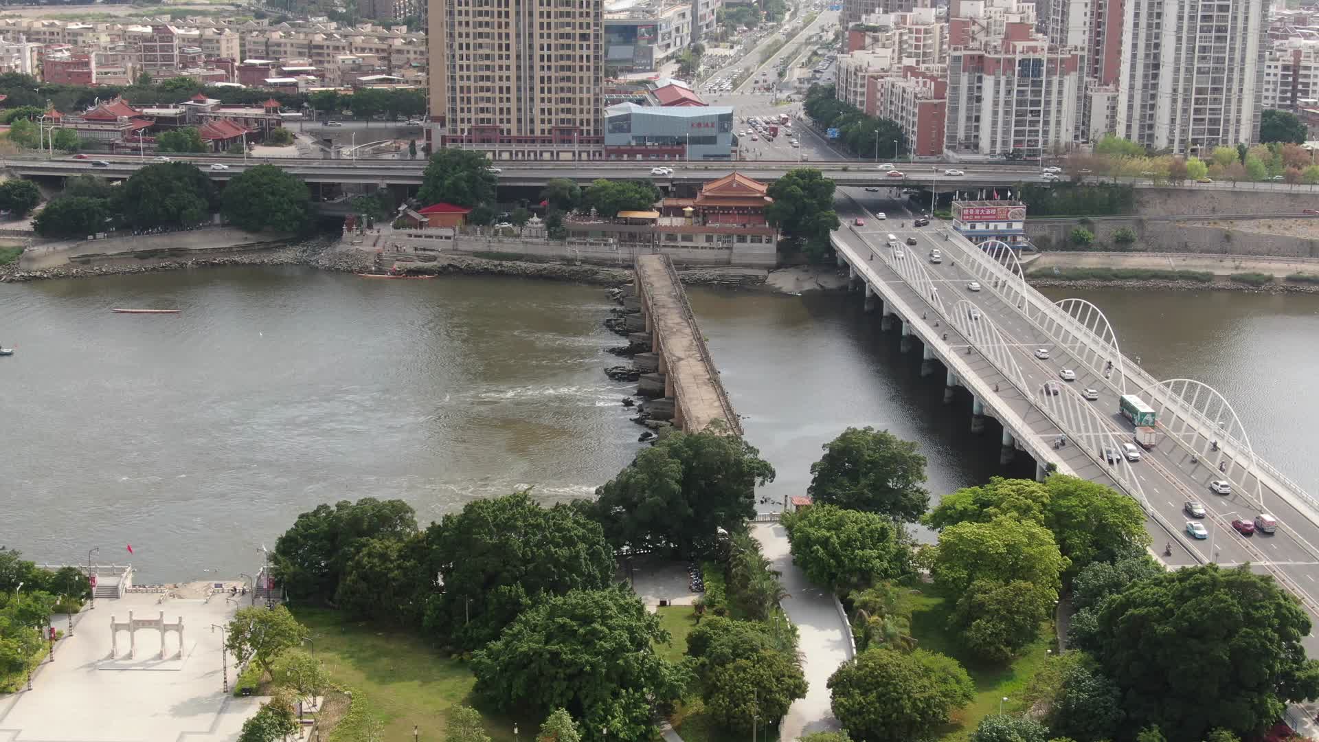 福建泉州笋江大桥城市交通航拍视频视频的预览图