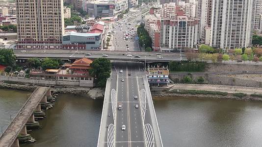 福建泉州笋江大桥城市交通航拍视频视频的预览图