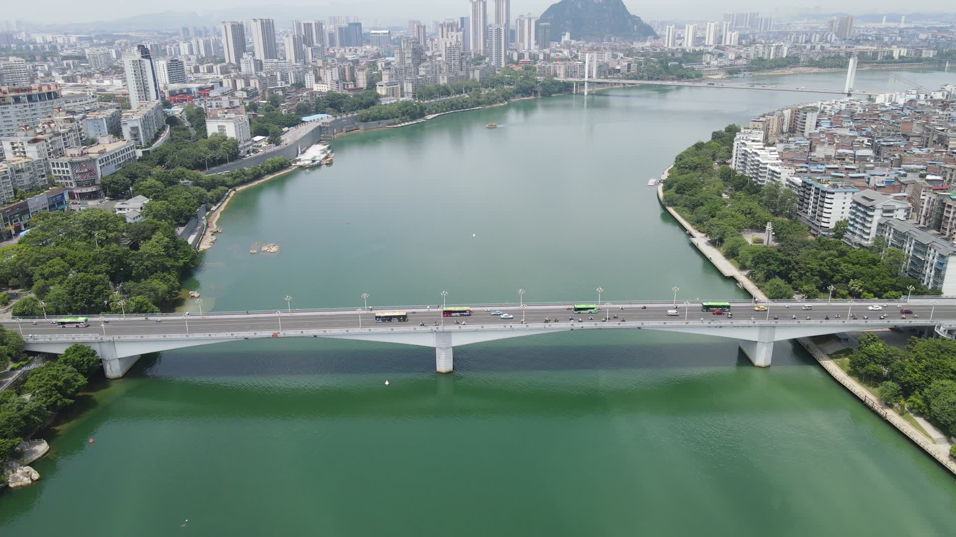 广西柳州柳江大桥航拍视频的预览图