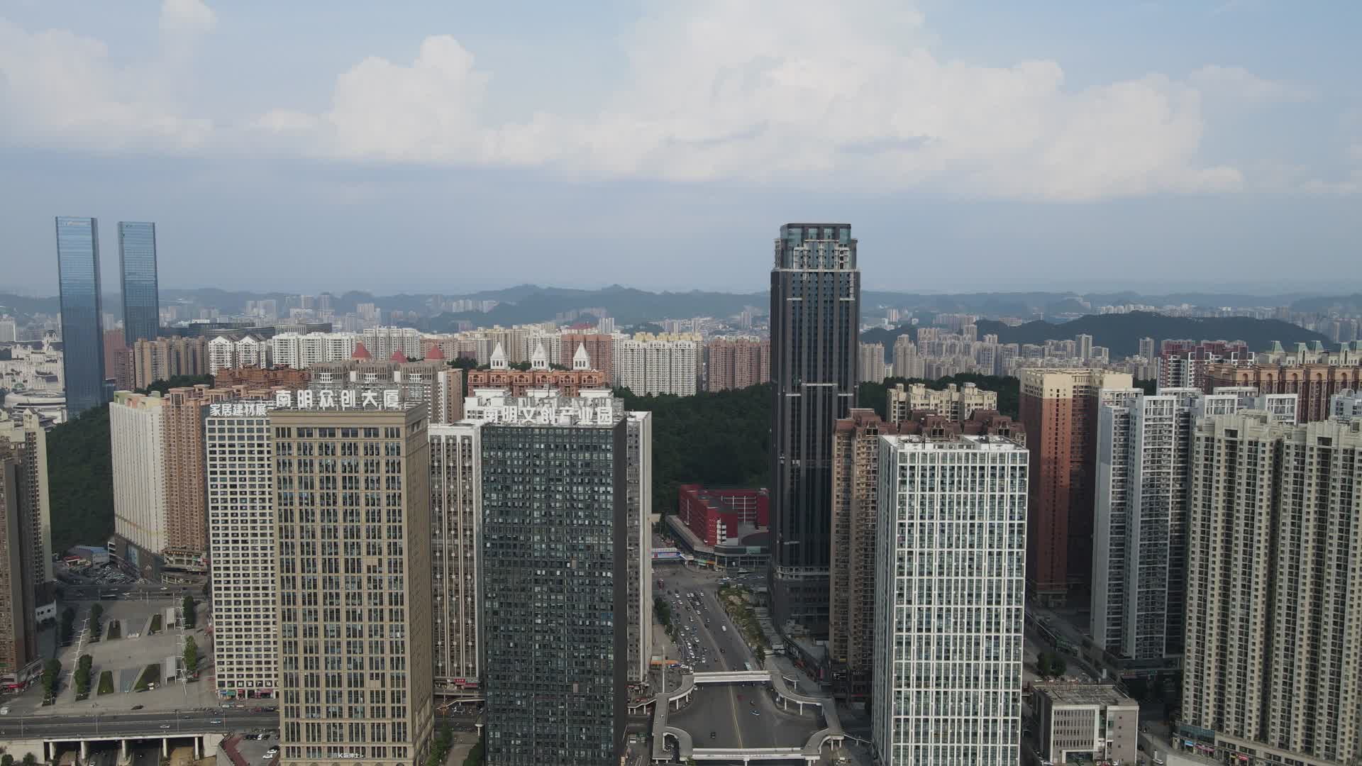 城市高楼密集建筑航拍视频视频的预览图