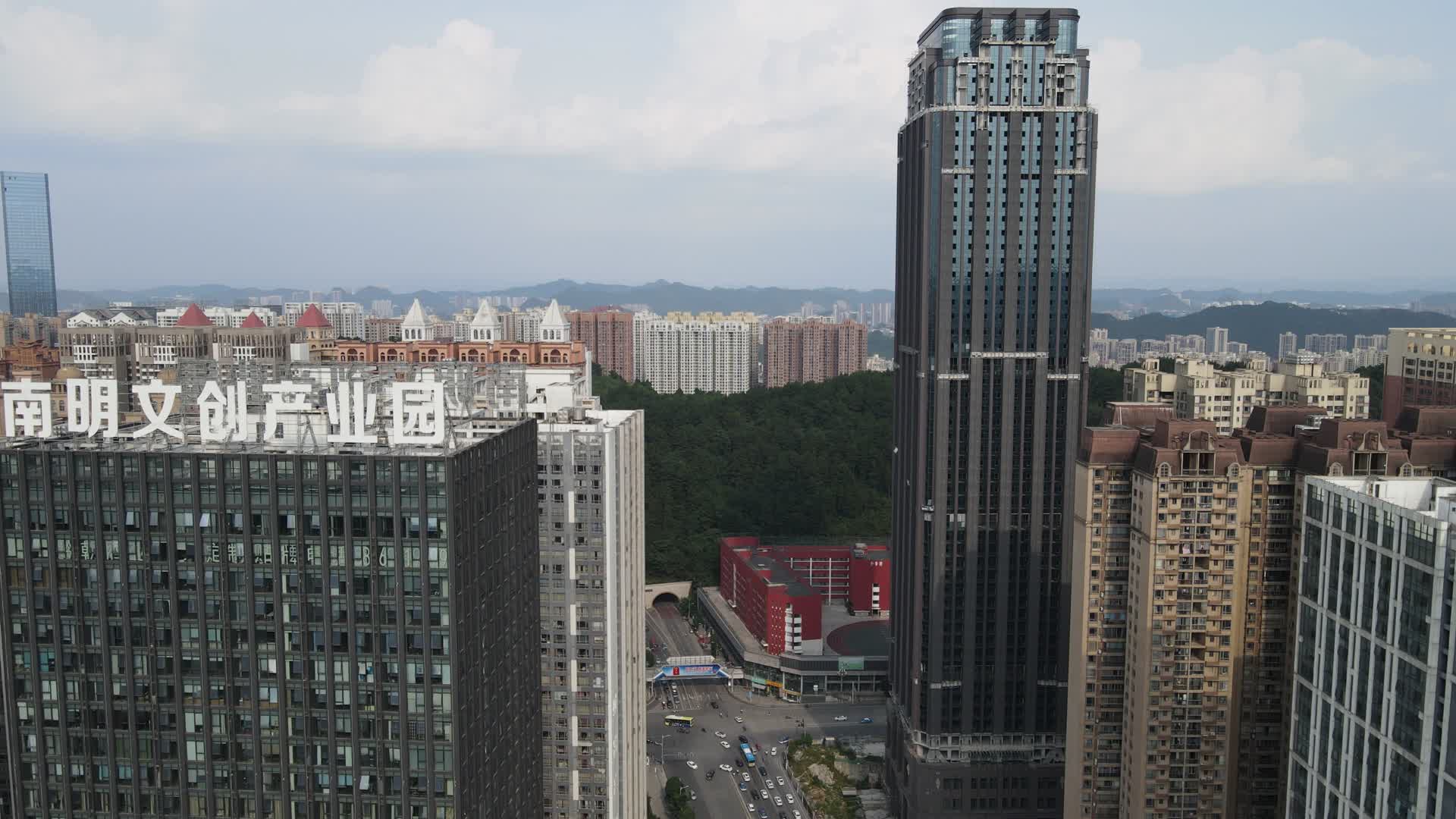 城市密集高楼商业住宅小区航拍视频视频的预览图