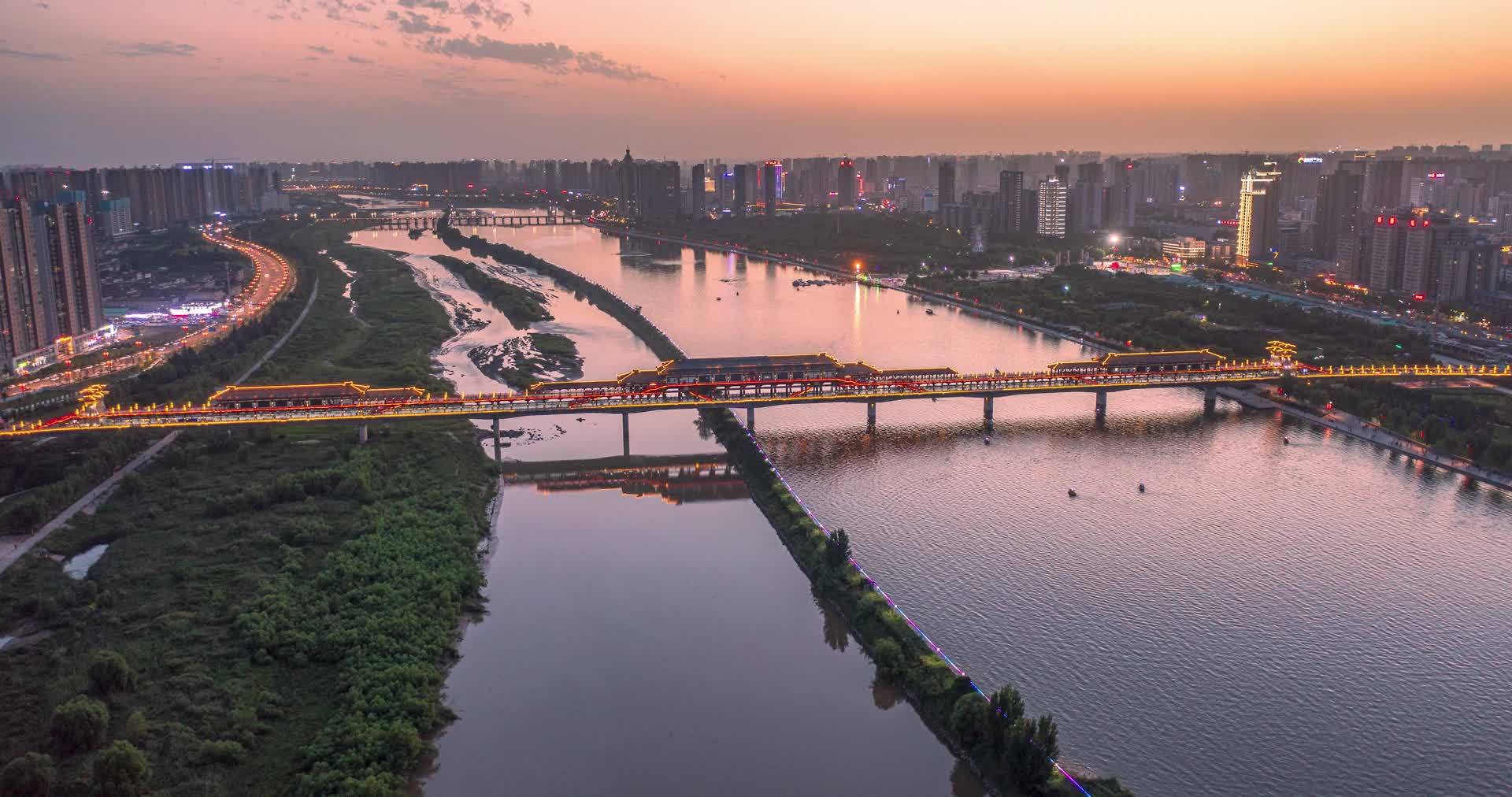 4K延时西安咸阳古渡廊桥空中夜景视频的预览图