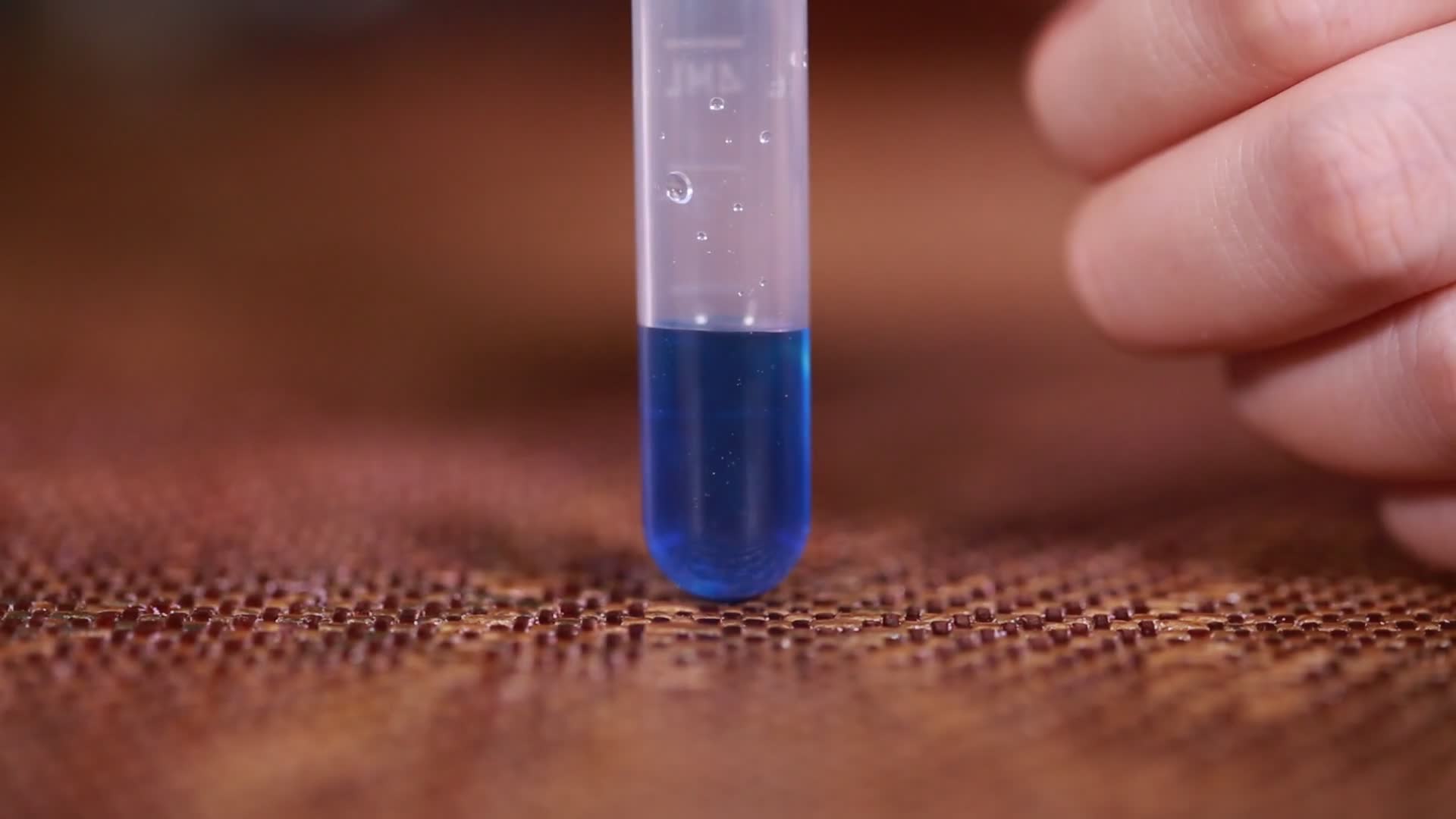 化学实验检测试剂视频的预览图