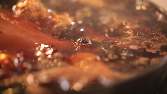 美食炖肉炖肘子视频的预览图