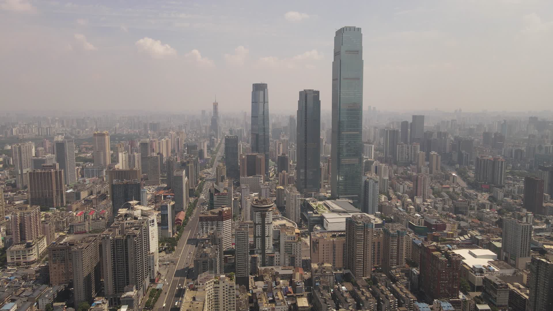 4K航拍湖南长沙五一商圈地标高楼视频的预览图