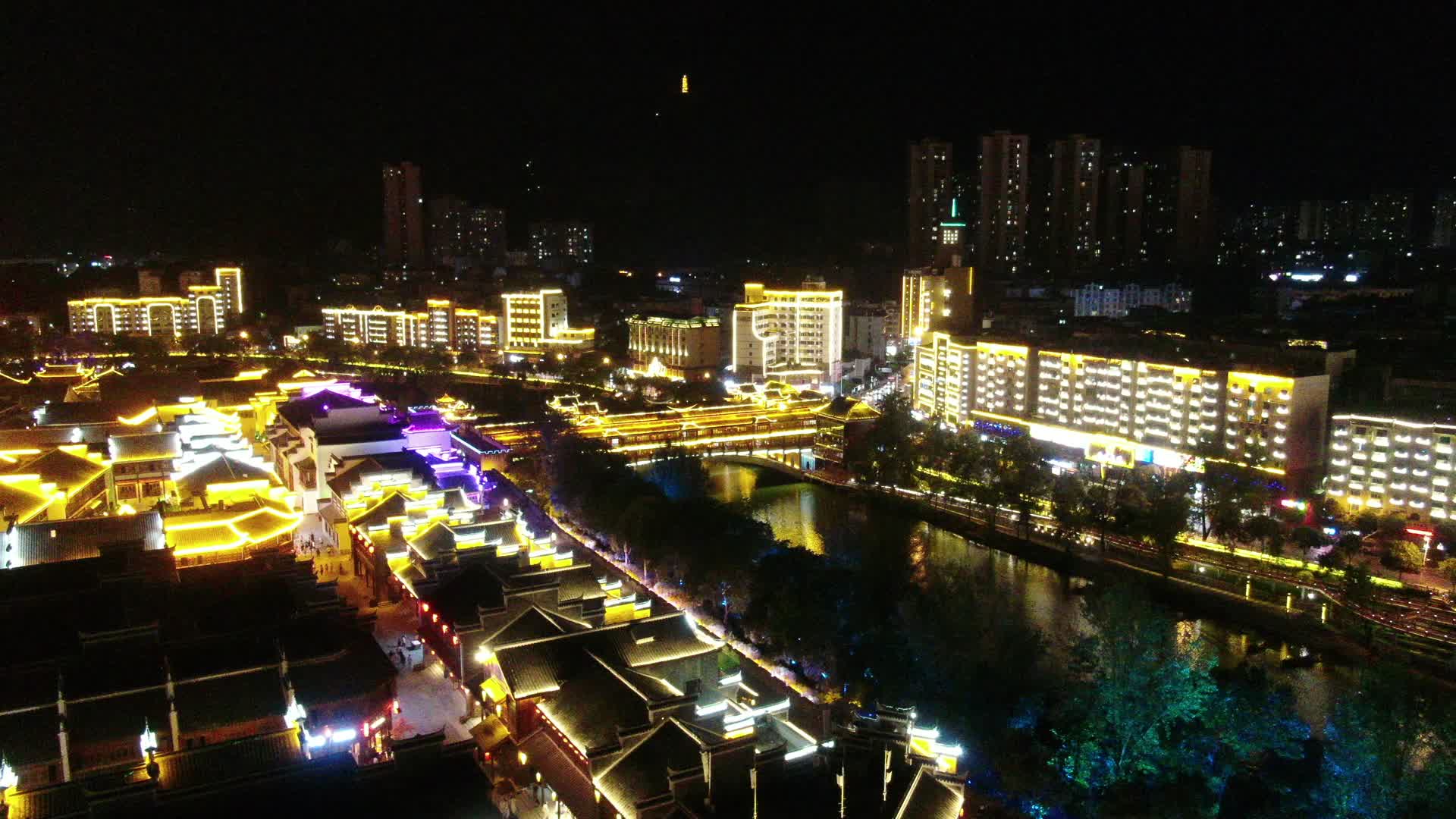 4K航拍贵州铜仁中南门古城夜景视频的预览图