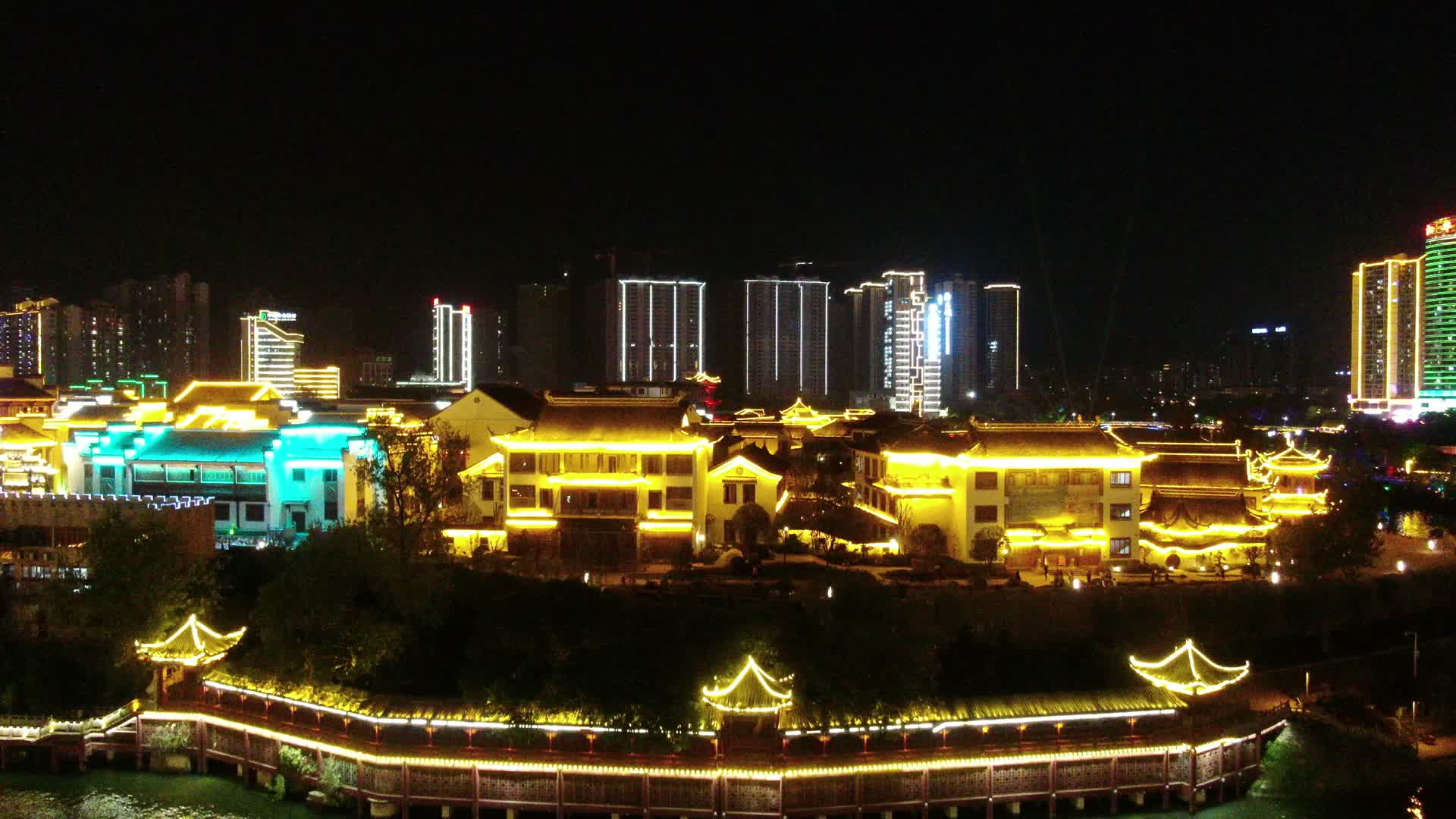 4K航拍贵州铜仁古镇夜景视频的预览图