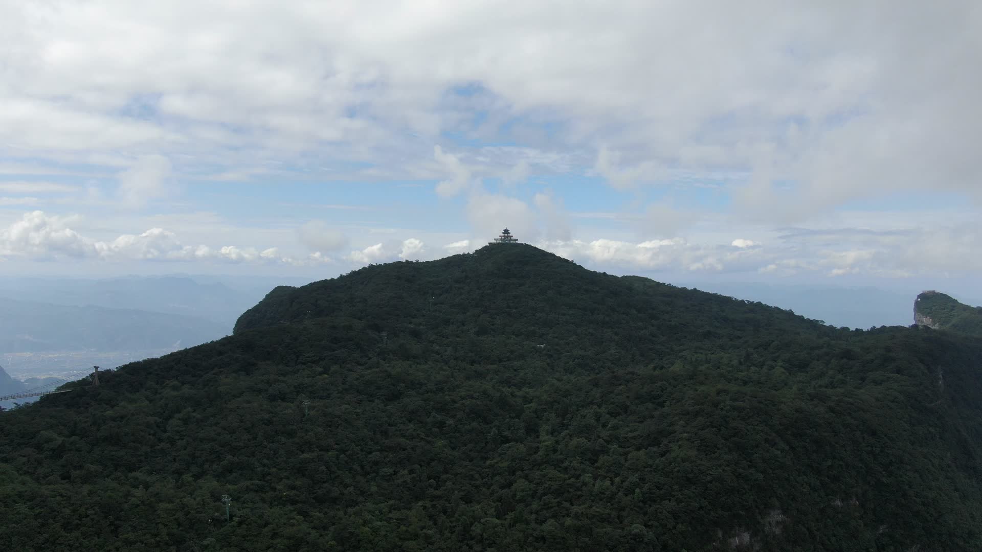 湖南张家界天门山5A景区航拍视频的预览图