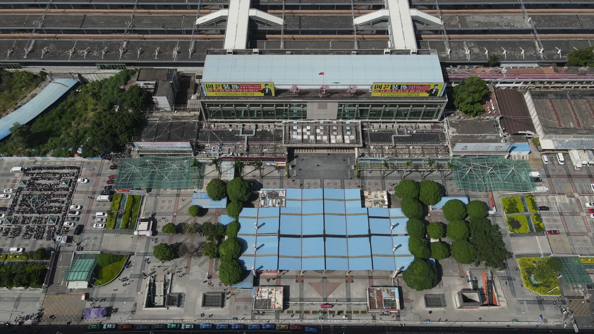 广西南宁火车站交通视频视频的预览图