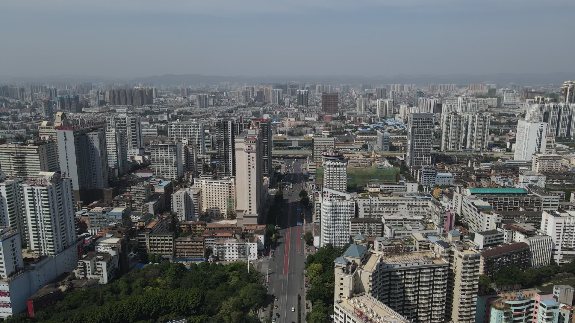 广西南宁朝阳路城市交通航拍视频的预览图
