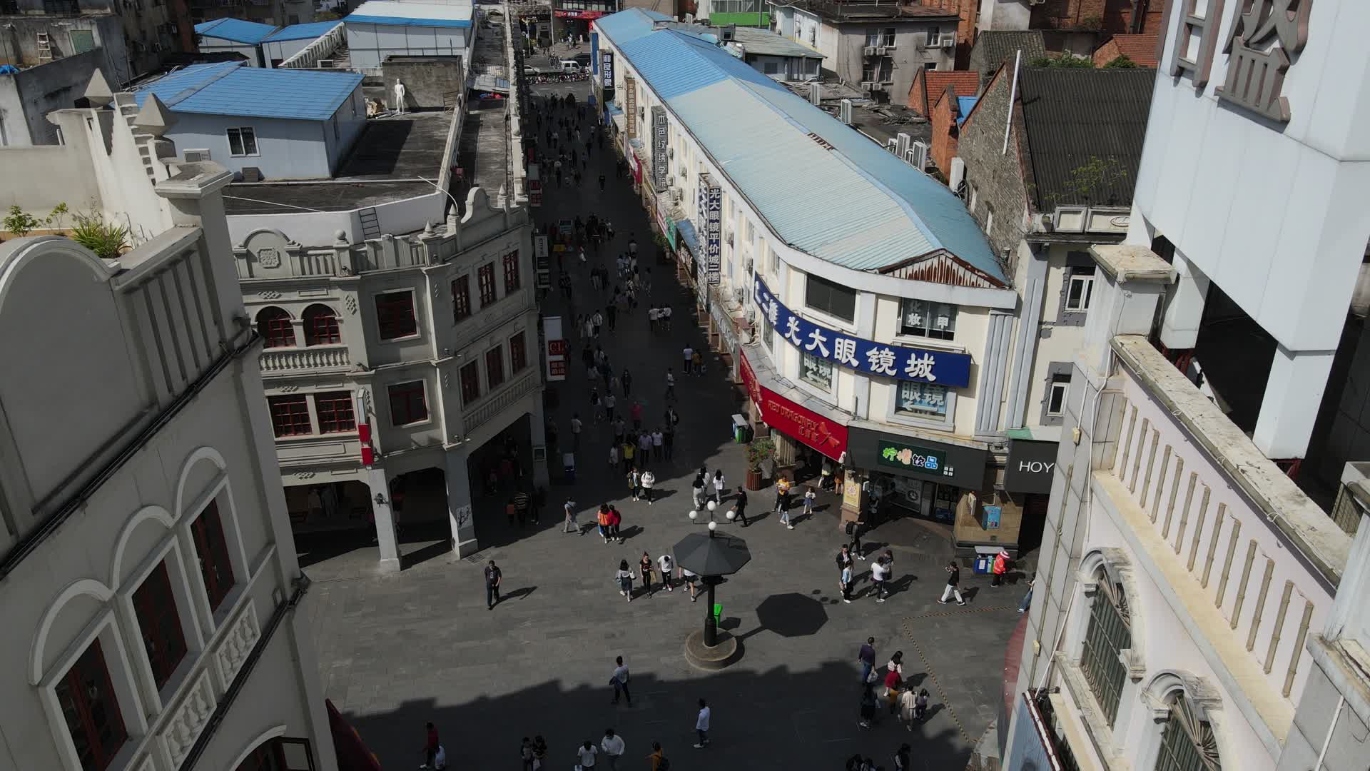 广西南宁百盛步行街商业圈航拍视频视频的预览图