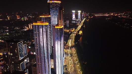 4K航拍湖南长沙湘江路海信广场夜景视频的预览图