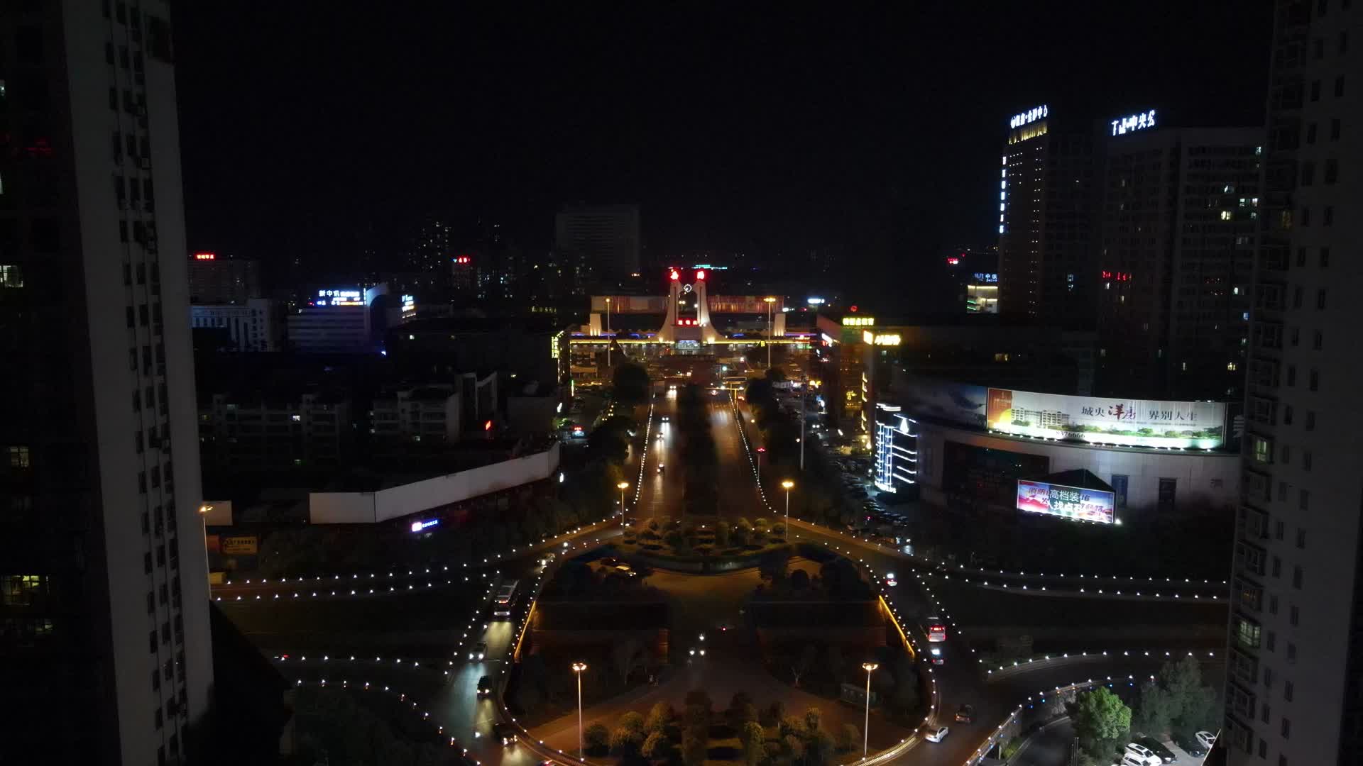 4K航拍湖南岳阳火车站交通大道夜景视频的预览图