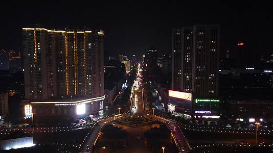 4K航拍湖南岳阳城市交通大道夜景视频的预览图