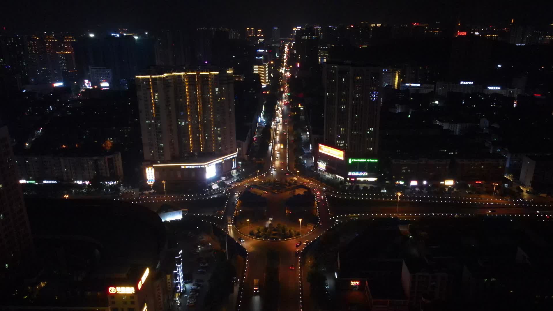 4K航拍湖南岳阳站前路高架桥交通夜景视频的预览图