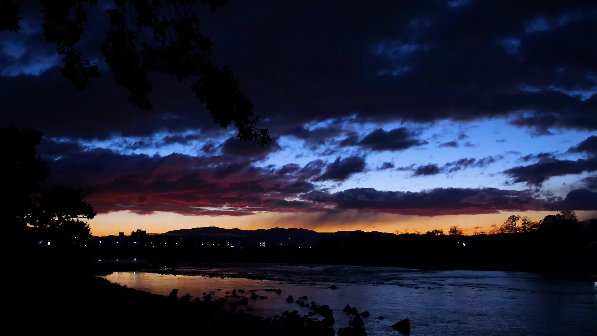 日本岚山海边日出景点视频的预览图
