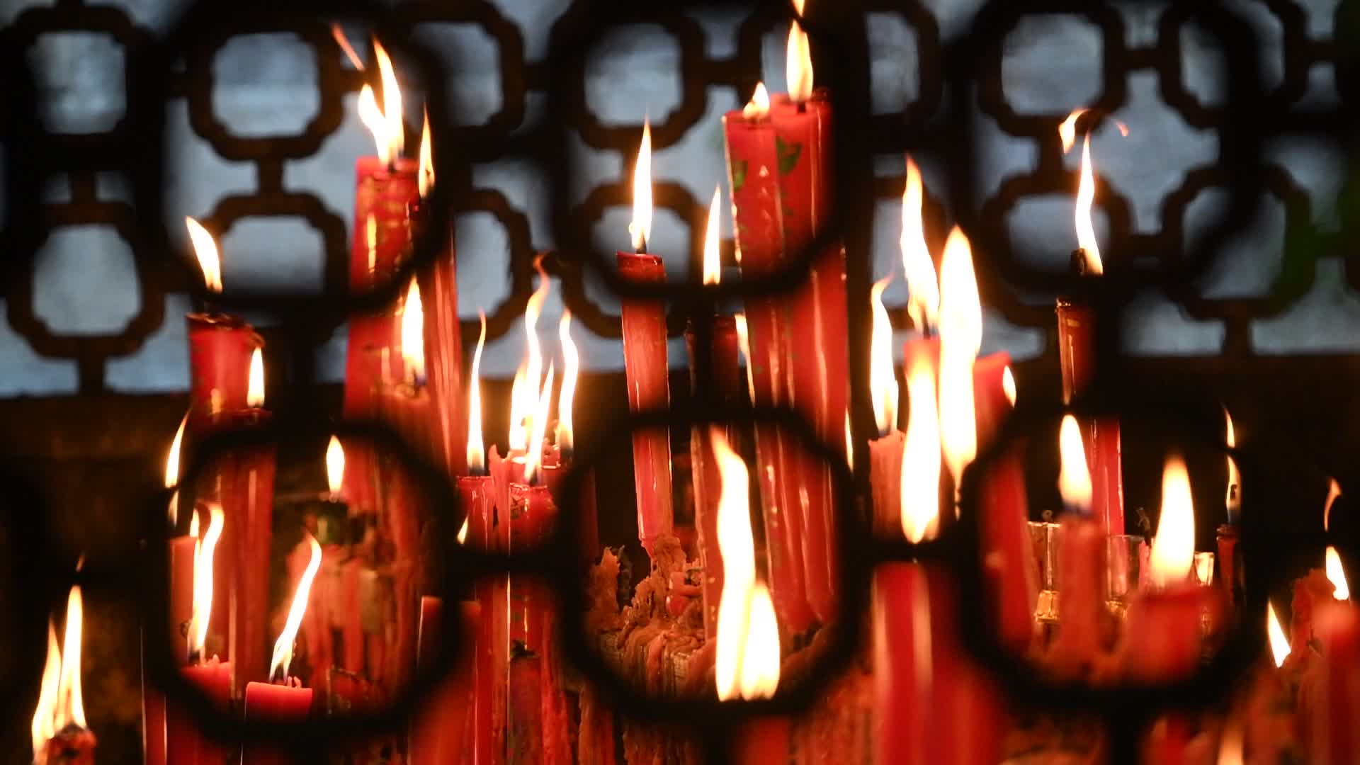 浙江天台山千年古刹国清寺蜡烛燃烧视频的预览图