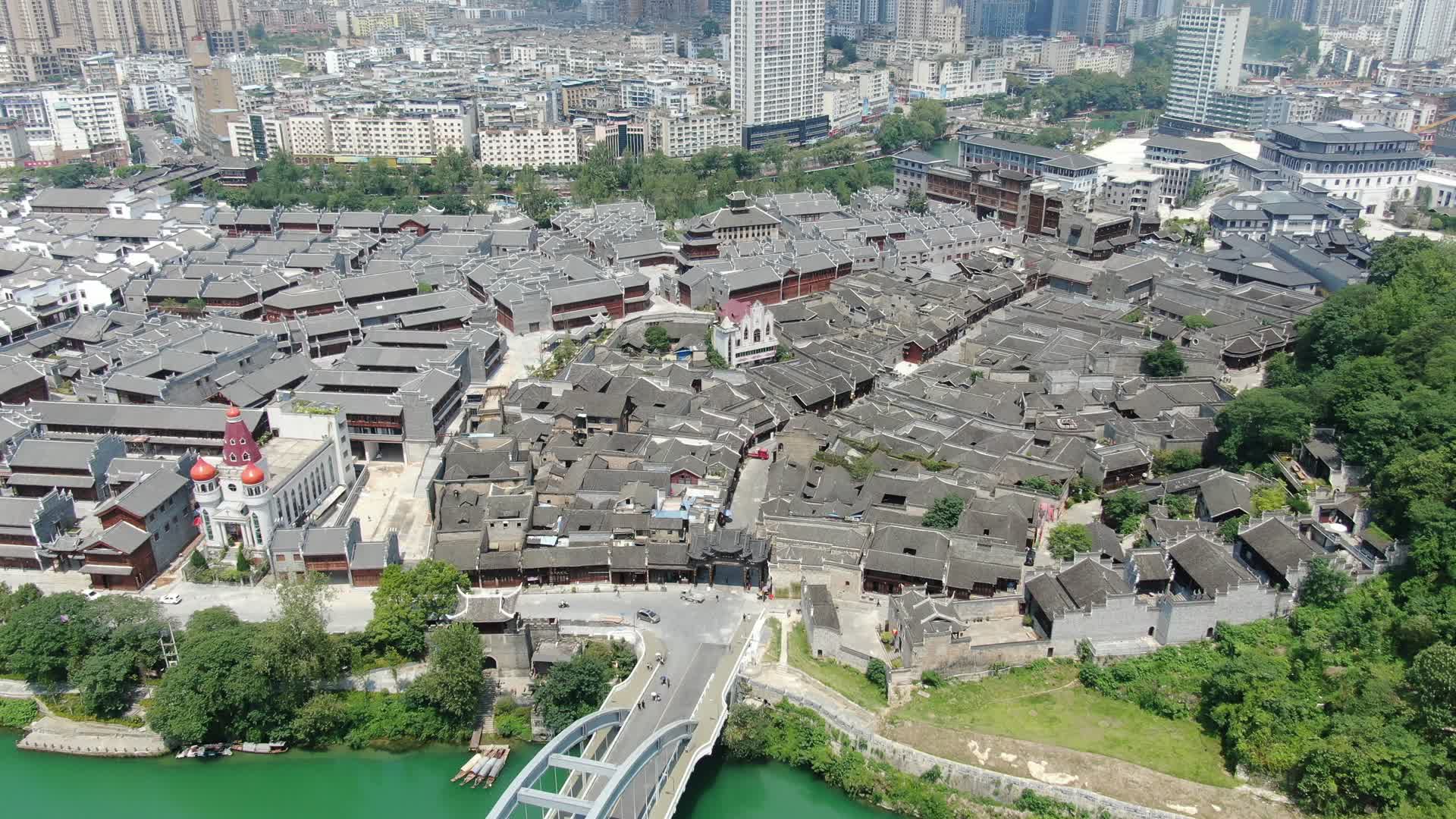 航拍贵州铜仁古城著名旅游景点视频的预览图