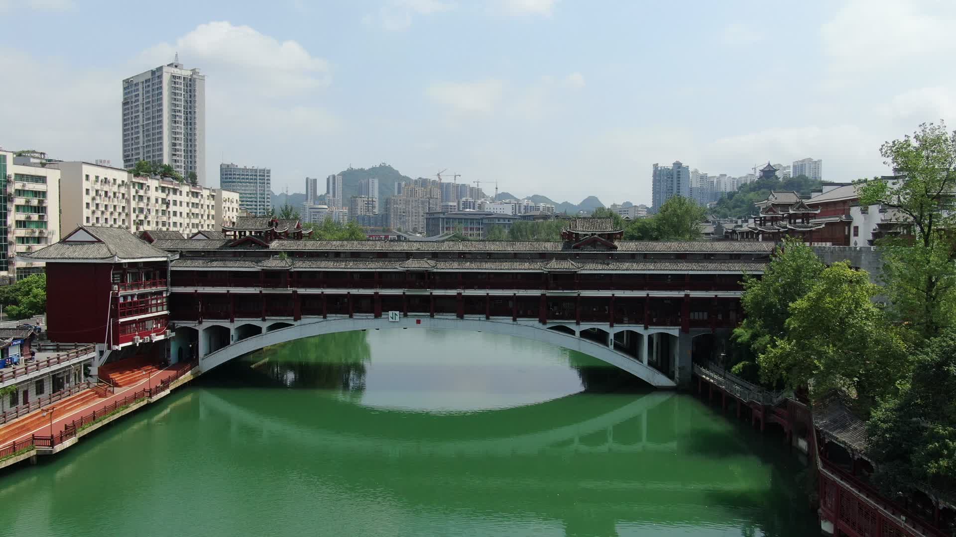 贵州铜仁兴市桥历史文化风雨桥航拍视频的预览图