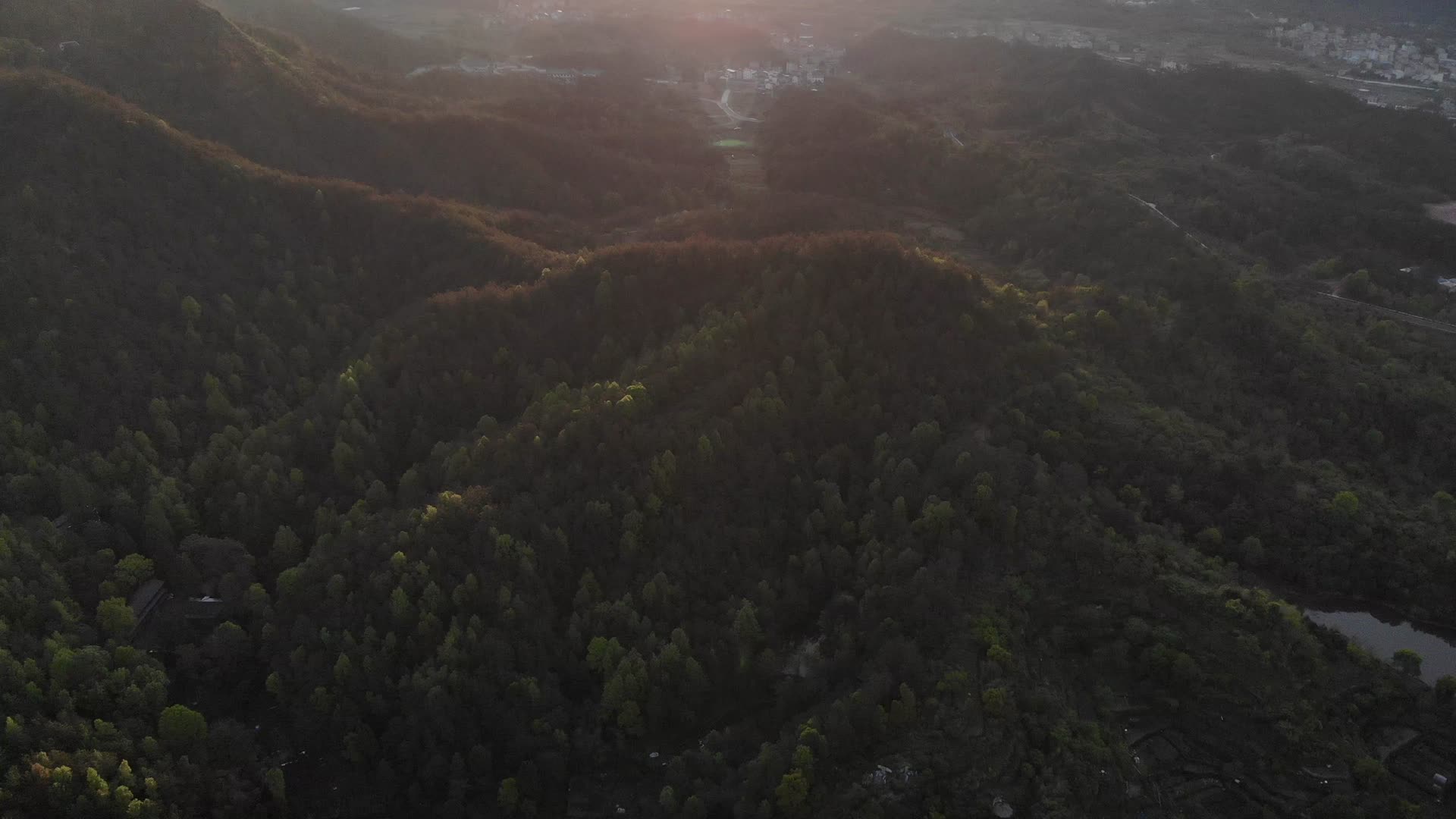 浙江天台山航拍4K视频视频的预览图
