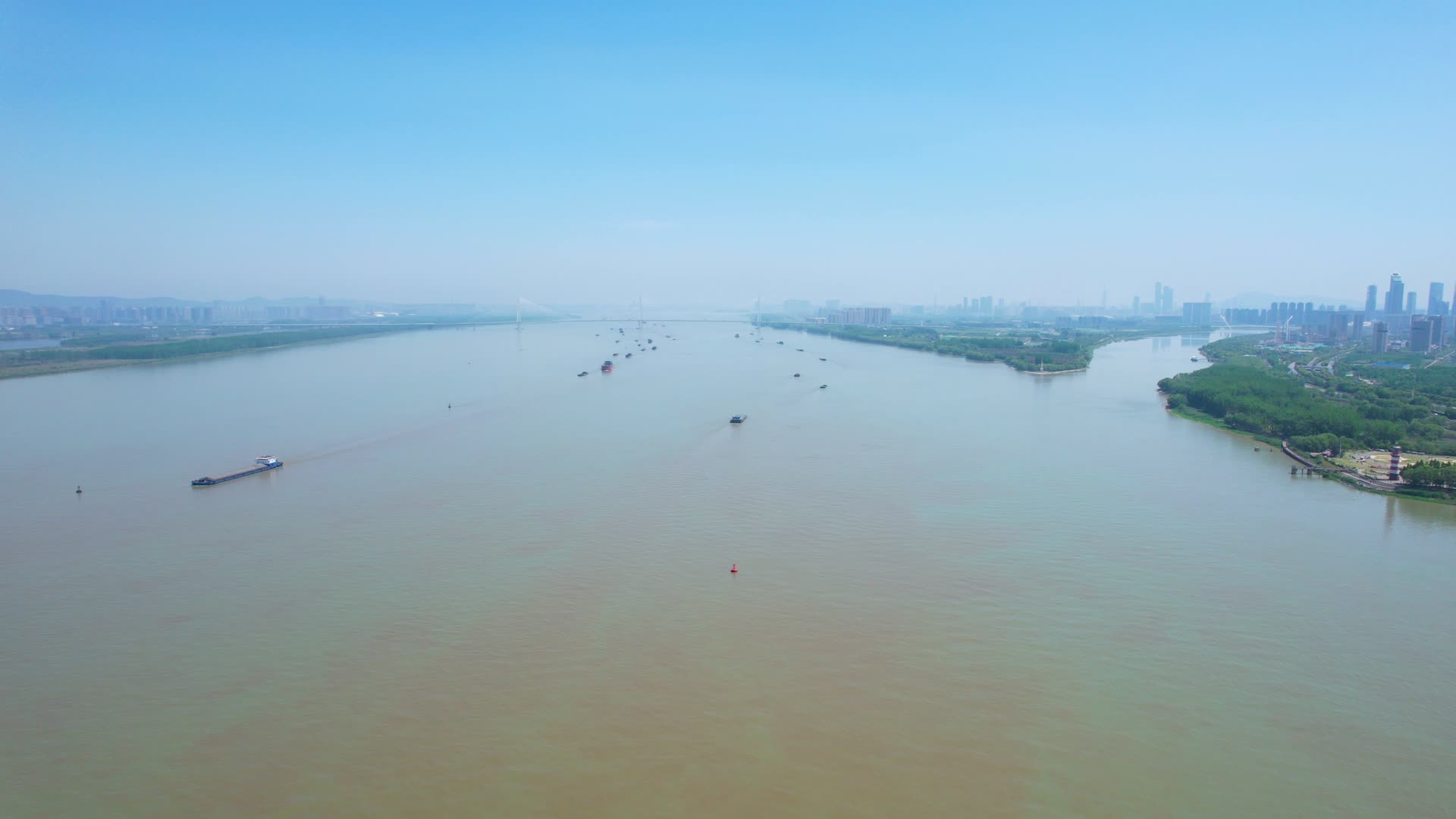 4k航拍南京鱼嘴湿地公园视频的预览图
