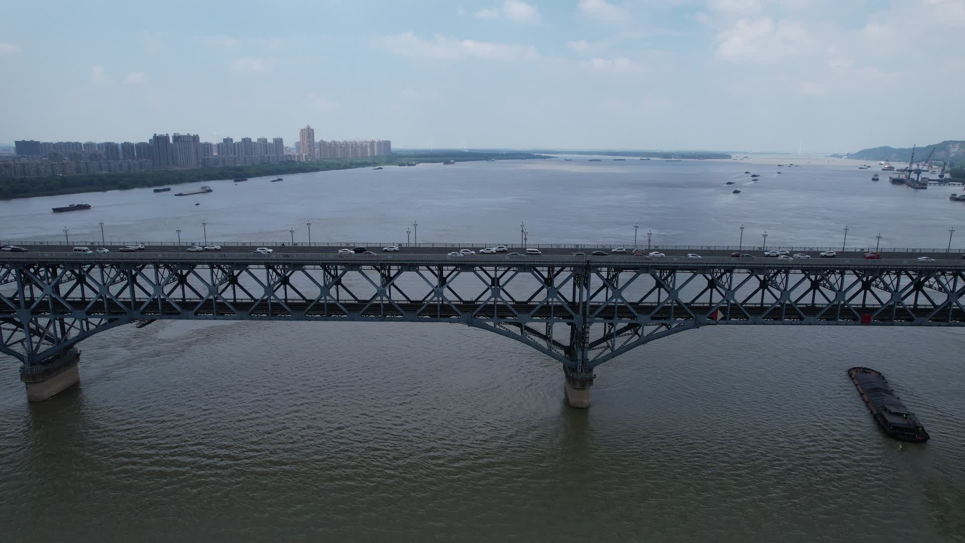 4K航拍南京市长江大桥视频的预览图