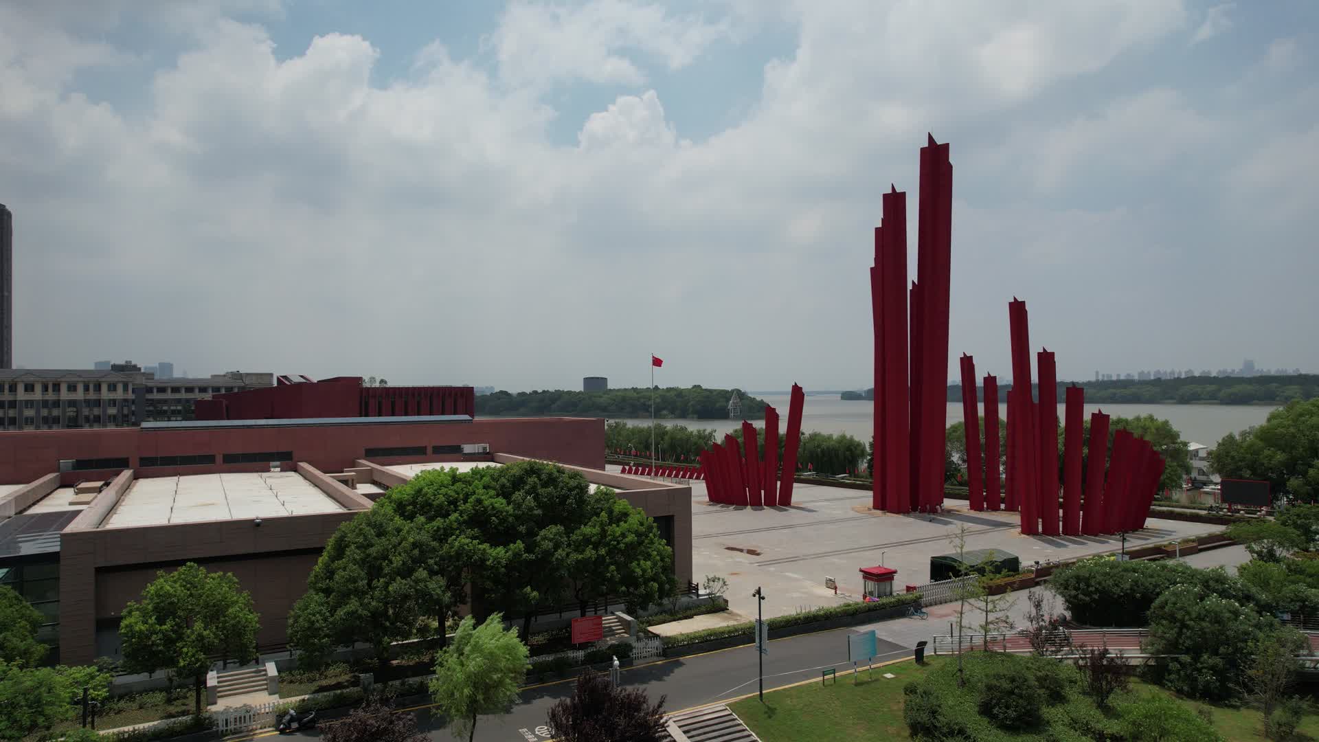 4K航拍南京地标渡江胜利纪念馆视频的预览图