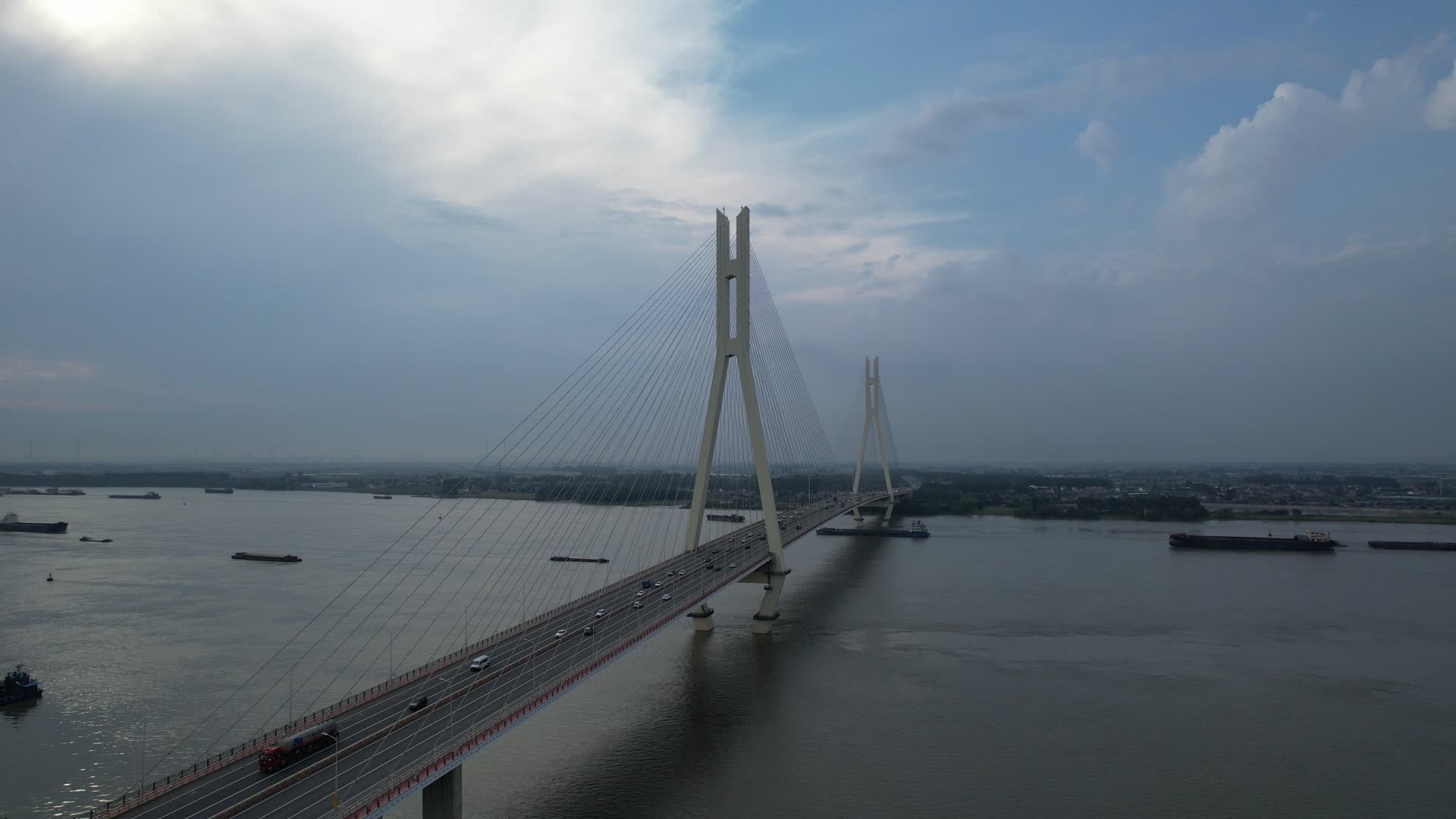 4K航拍南京长江第二大桥视频的预览图